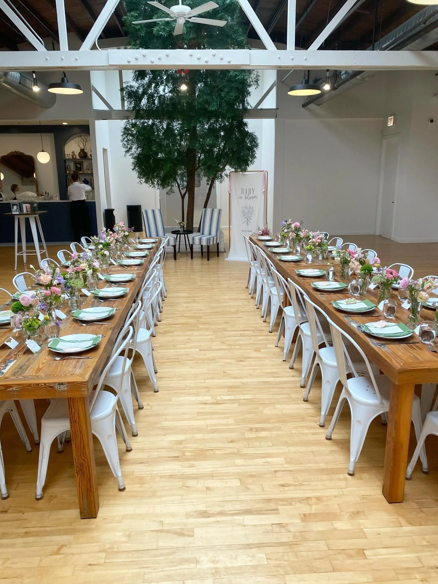 Natalie&rsquo;s baby shower 💗 Spring flowers by @shyflowerfloraldesign , green scalloped napkins, and custom cookies. Guests enjoyed a T&amp;O brunch of eggs benny, butternut squash tartine, homemade biscuits, and salads. The perfect day!

Email : e