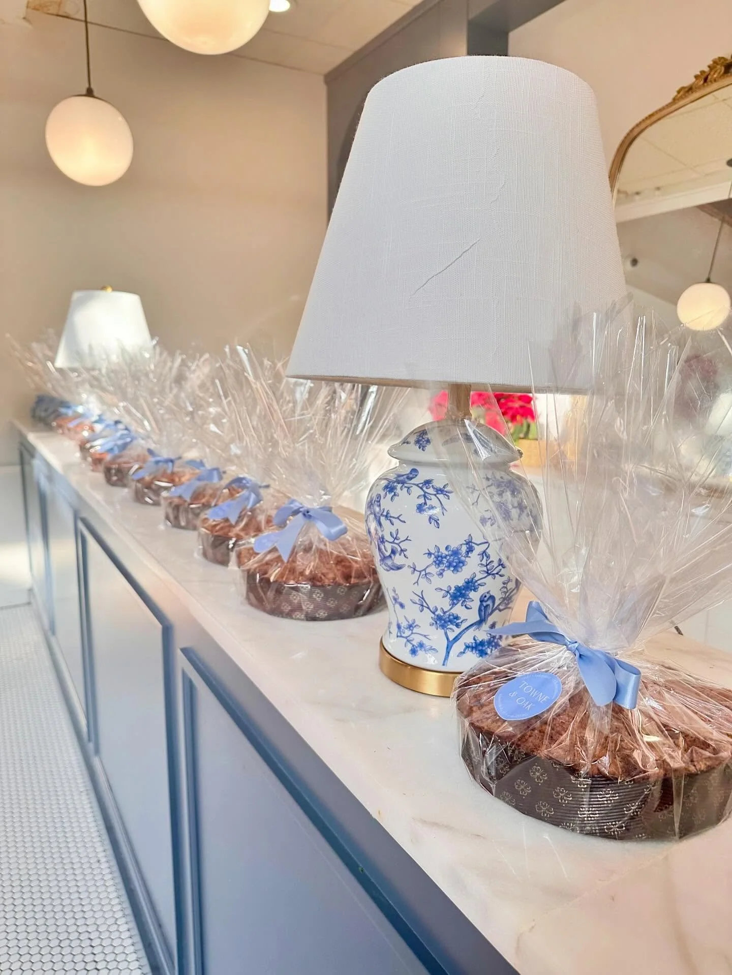 Our coffee cakes make the perfect gift! Made in-house daily and beautifully wrapped and tied with ribbon. A delicious and delightful gift for the friend, loved one, or coworker in your life 🤍