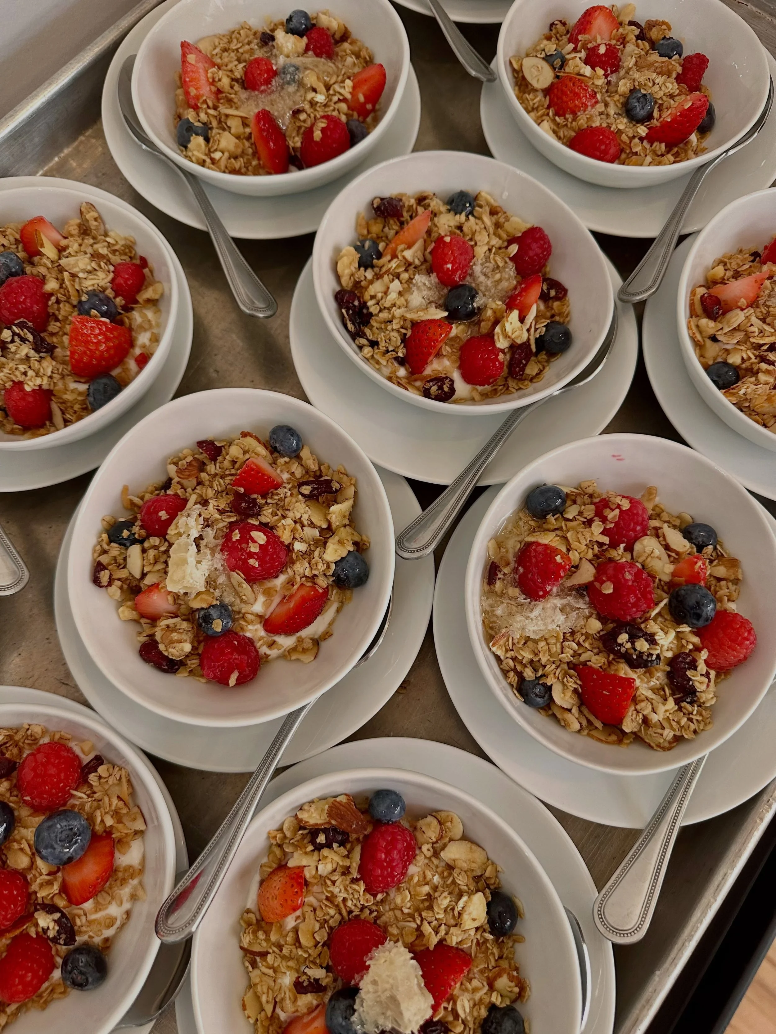 Greek yogurt &amp; granola bowls 🍓🫐