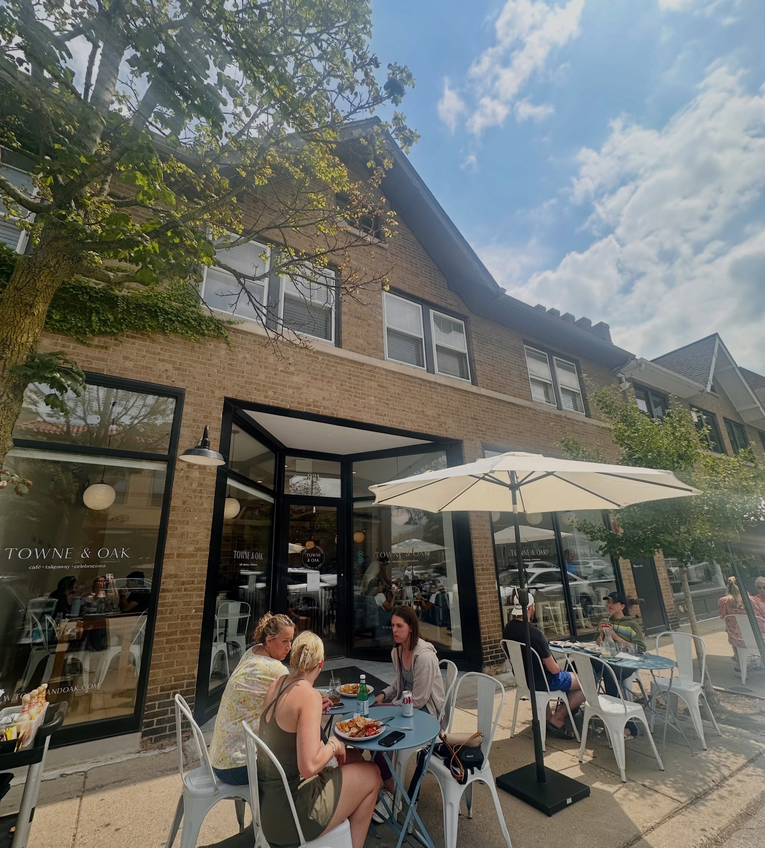 Happy Saturday! Our patio awaits ☀️