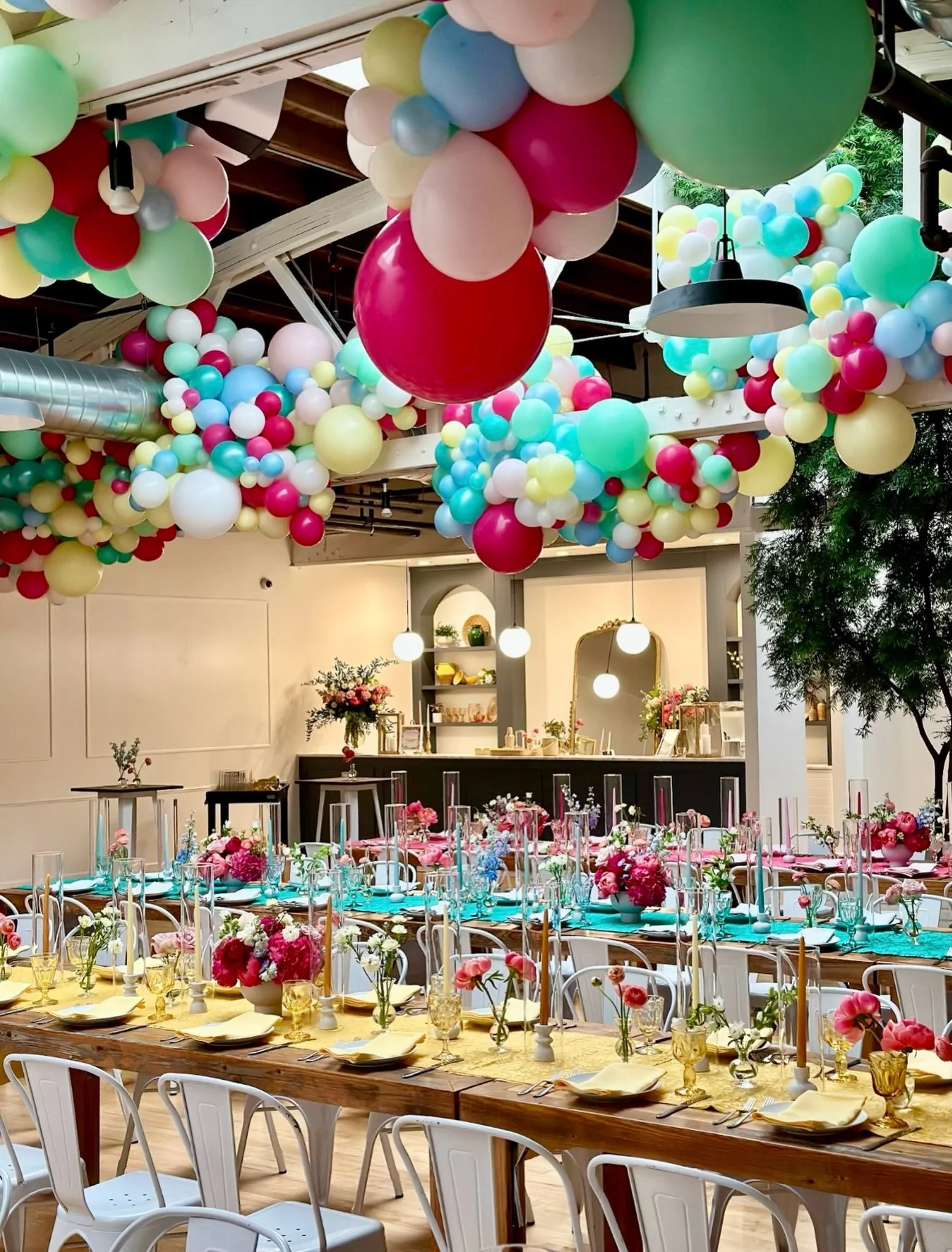 Color blocked tables and the most insane balloon installation for Sidney&rsquo;s bat mitzvah 🎈 

@elliestyled @luft.balloon @bbjlatavola @itstheflowerhouse @elainekleinevents