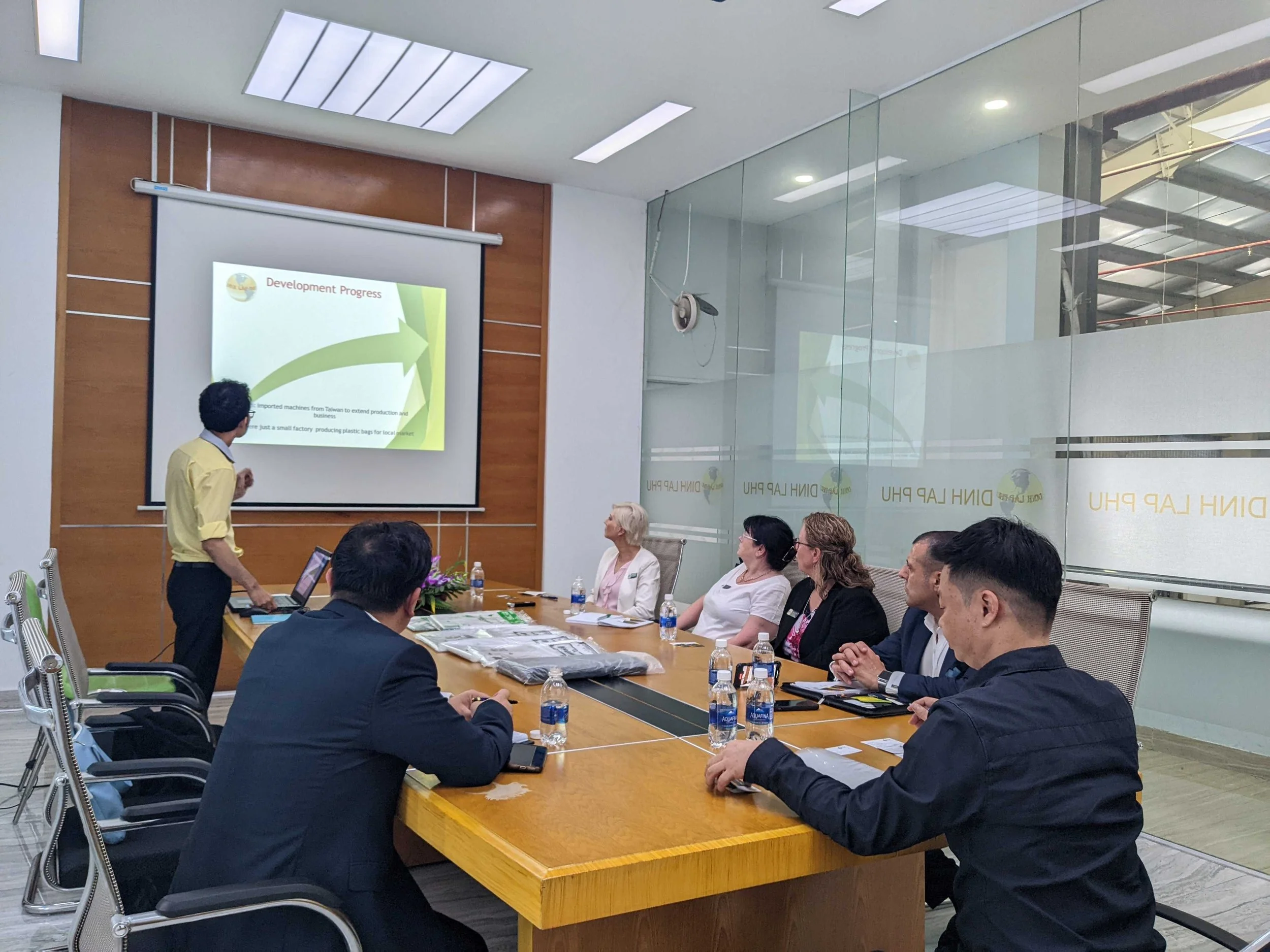 How to Negotiate with Vietnamese Suppliers // Business Etiquette in Vietnam