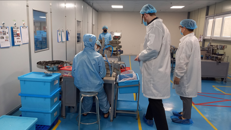 Cosmo Sourcing team at a Mexico factory
