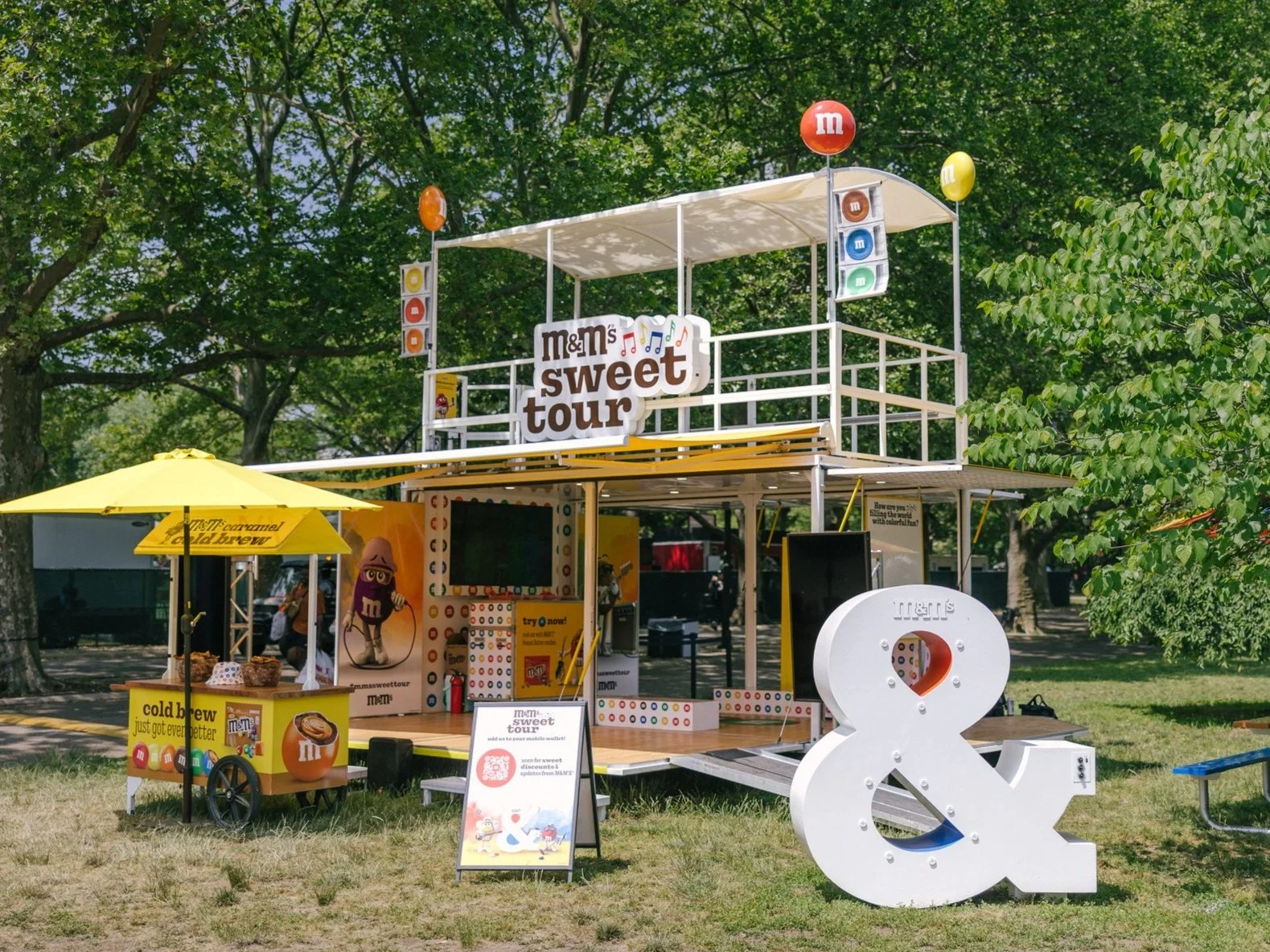OHM-%C3%98uterkind-M%26MsSweetTour-GovsBall-Environmental-50+%281%29.jpg