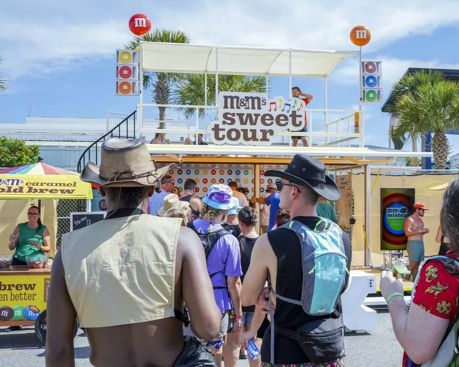 OHelloMedia-TheOuterkind-MandMsSweetTourHangoutFestival-EnvironmentalAndSignage-13+%281%29.jpg