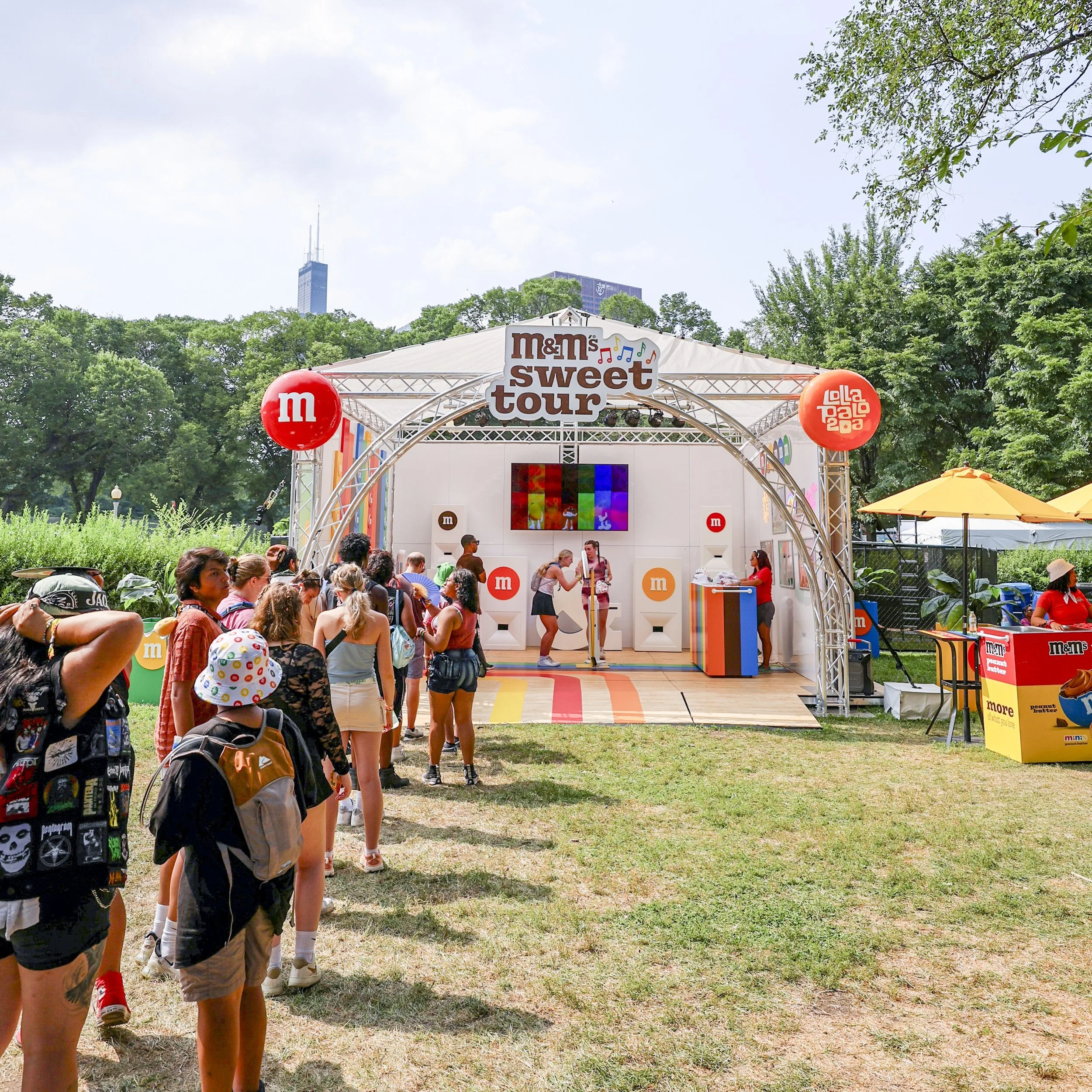 OHM-TheOuterkind-M&MsSweetTourLollapalooza-Environmental_03.jpg