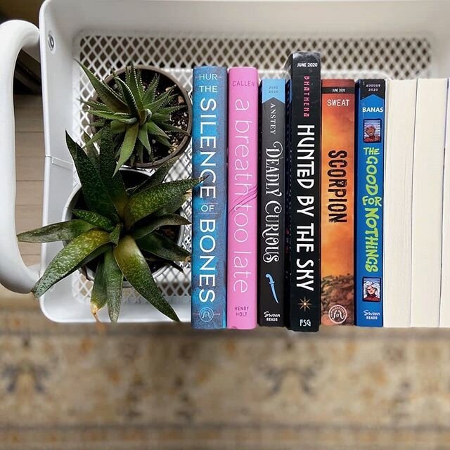 #Repost @fiercereads
&bull; &bull; &bull; &bull; &bull;
Want to win some books? (That question was rhetorical, of course you do!!!) Click the link in bio to enter to win one of the six Goodreads giveaways we're hosting RIGHT NOW! 📚📚📚📚⁠
⁠
⁠
⁠
⁠
⁠
