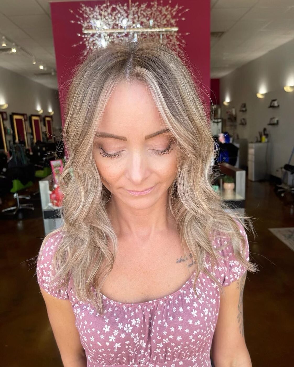 Gorgeous from every angle! @corinne.chameleon.bridal 

#clarkavilletn #clarksvillemoms #clarkavillestylist #clarkavillebusiness #clarksvillehair #clarksvillelocal #clarksvillehairstylist