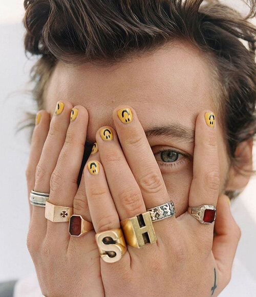 Male-Celebrities-Who-Proudly-Flaunted-Their-Painted-Nails-740x500-2_5f4f4b58ca29e.jpeg
