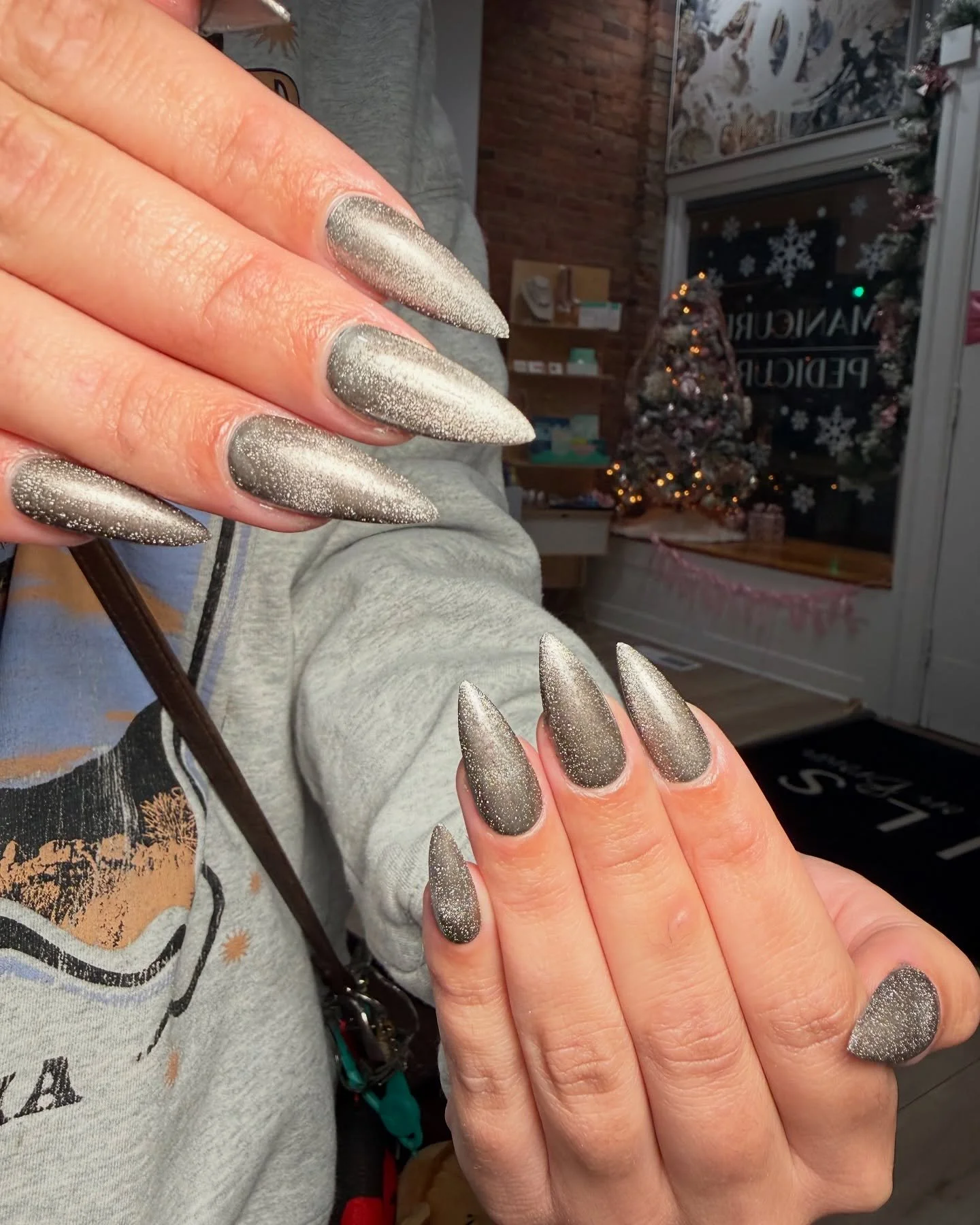 Sparkle szn is upon us ✨

By Karah | Gel X &amp; Cat Eye 

Book: NailsOnBrown.com
Call: 937-965-7000

#daytonohio #dyt #gemcity #wrightpattersonafb #beavercreekohio #ketteringohio #wrightstateuniversity #daytonnails #daytonnailtech #daytonsalon #polk