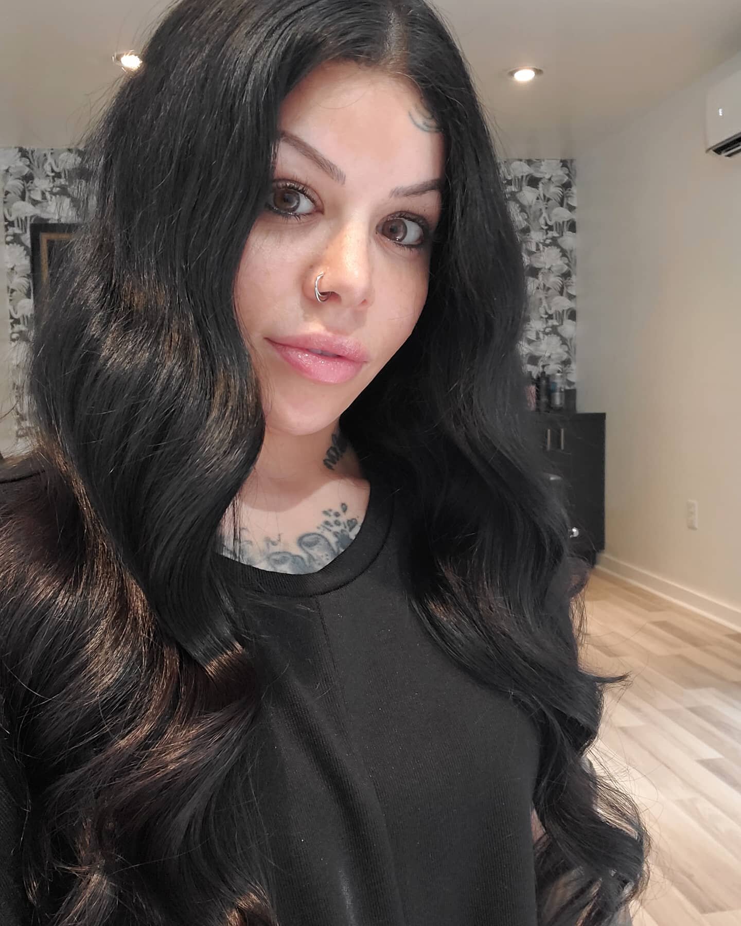 Finishing up my fabulous Friday and I am just so grateful for all of my loyal clients and all of the new people I have met in my salon this week. Thanks all of you for sticking by me through the move- I couldn't be more happy to have you here with me