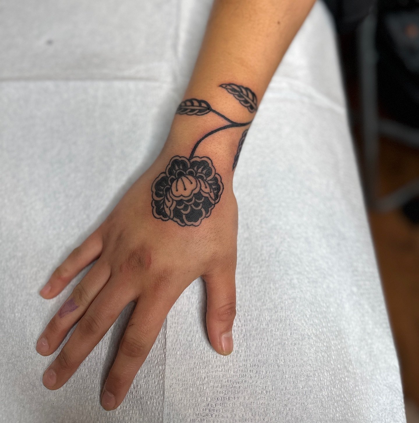 Hand and wrist floral done by @han.tattoos at Obscura

#tattoo #tattoos #floraltattoo #flowertattoo #handtattoo #ottawa #ottawaart #ottawaartist #ottawatattoo