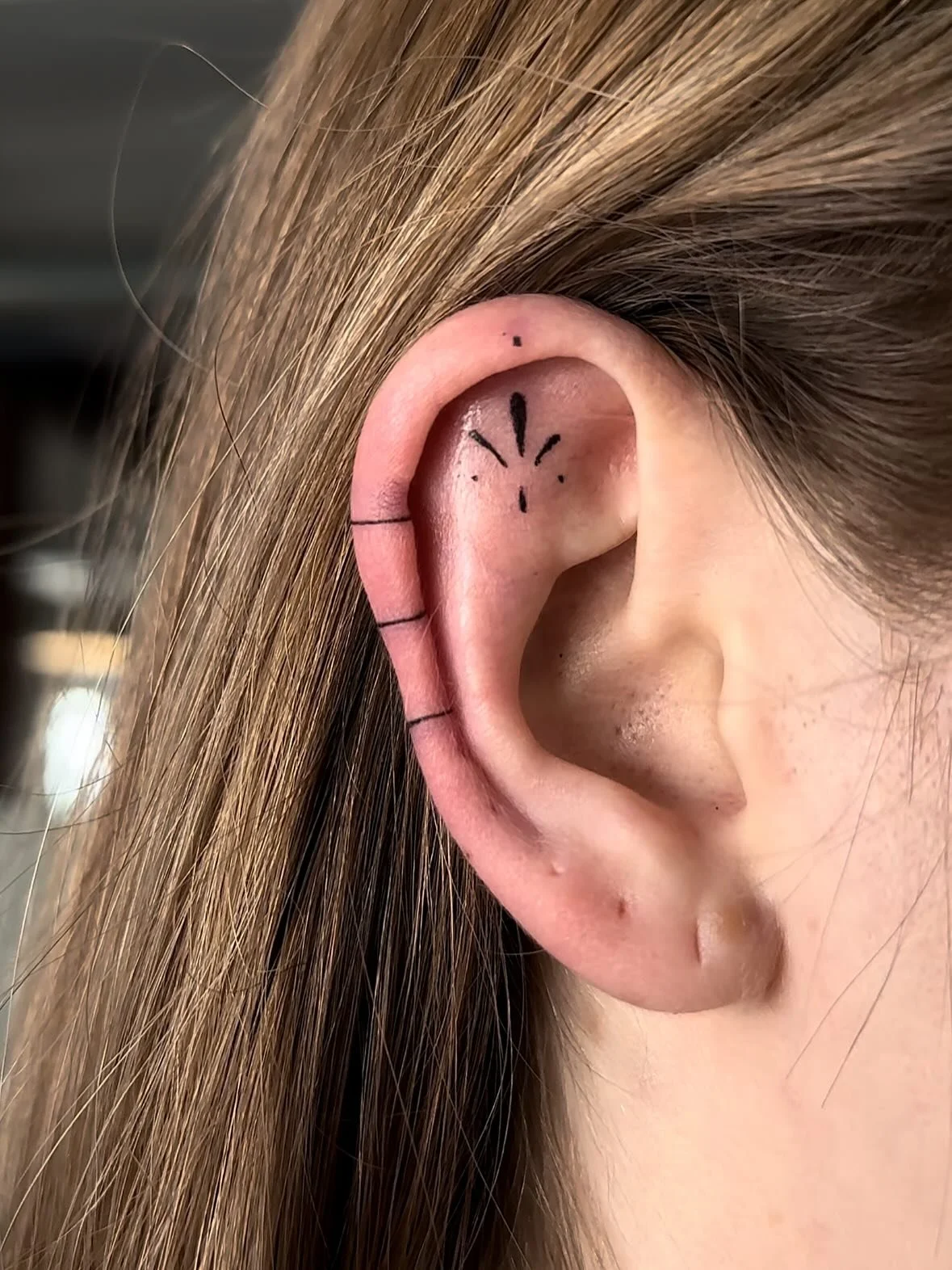 ⟡ swipe to see some of my favourite ear tattoos from the past year :) ⟡

⟡ Link in bio to book!! ⟡

@obscura.tattoo 

#flash #art #artistsoninstagram #artwork #tattoo #tattooart #ottawatattoo #ottawaartist #ottawa #fineline #finelinetattoo #tattooart