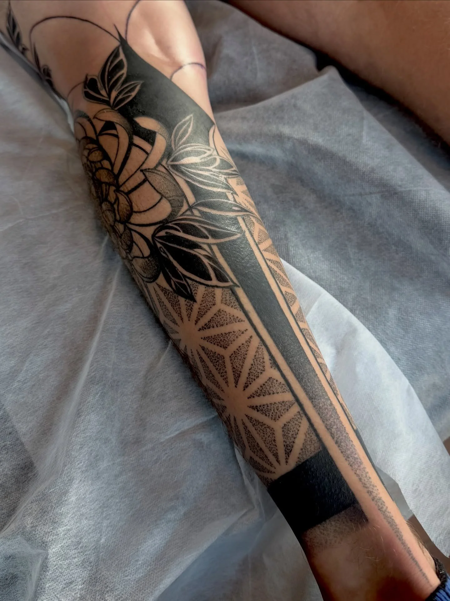 Just a little in progress shot of this dark ornamental leg sleeve from my up for grabs. 
My books will be opening in the fall and I&rsquo;ll have more of these concepts available for you. 

#ottawatattoo #tattoocollector #chrysanthemumtattoo #legslee