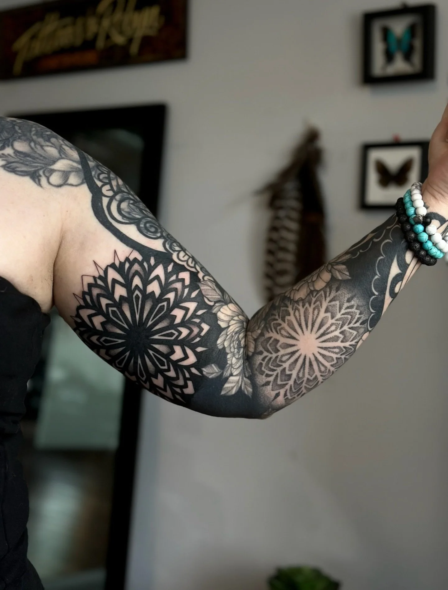 Stunning arm sleeve 🌟
.
.
.
Artist: @artbyrobs 
Studio: @obscura.tattoo 
.
.
.
#art #artist #ottawaartist #ottawa #ottawau #obscura #obscuratattoo #sleeve #tattoosleeves #tattoosleeve #blackworktattoo #ornamentaltattoo