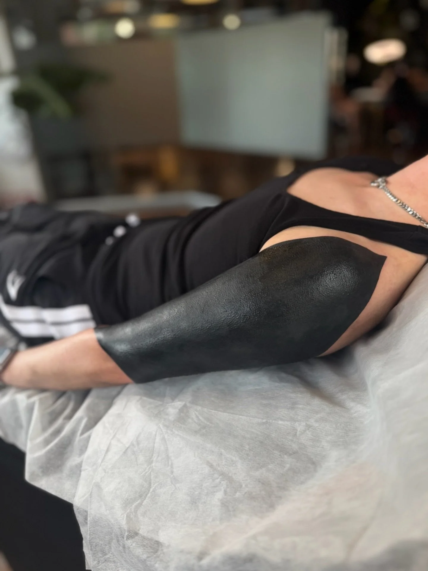 Blackout sleeve magic 🖤💪🪄
.
.
.
Artist: @mariah.landers 
Studio: @obscura.tattoo
.
.
.
#art #artist #ottawaartist #ottawa #ottawau #obscura #obscuratattoo #blackoutsleeve #blackouttattoo #blackoutsleevetattoo #blackworktattoos #blackworktattoo