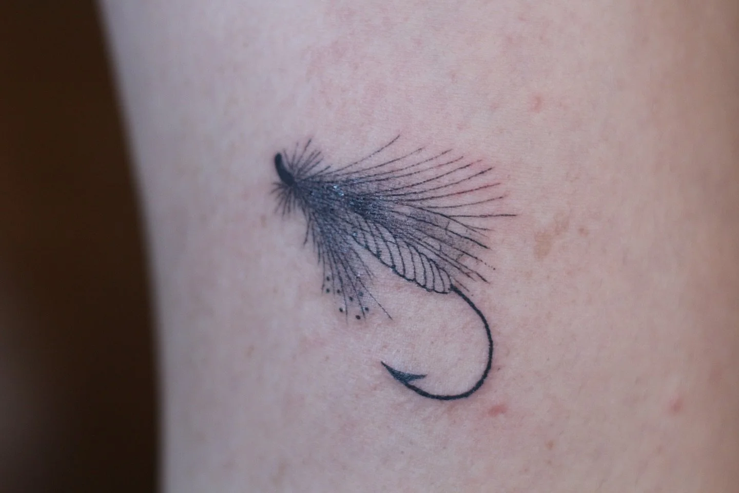 Dedicated to a family member this hook was really fun to do as i got to play with textures and listen to her stories! We shared some really scary dental stories too! 🦷 thank you so much for the trust! 🎣
Done at @obscura.tattoo 
Supplied by @anarch