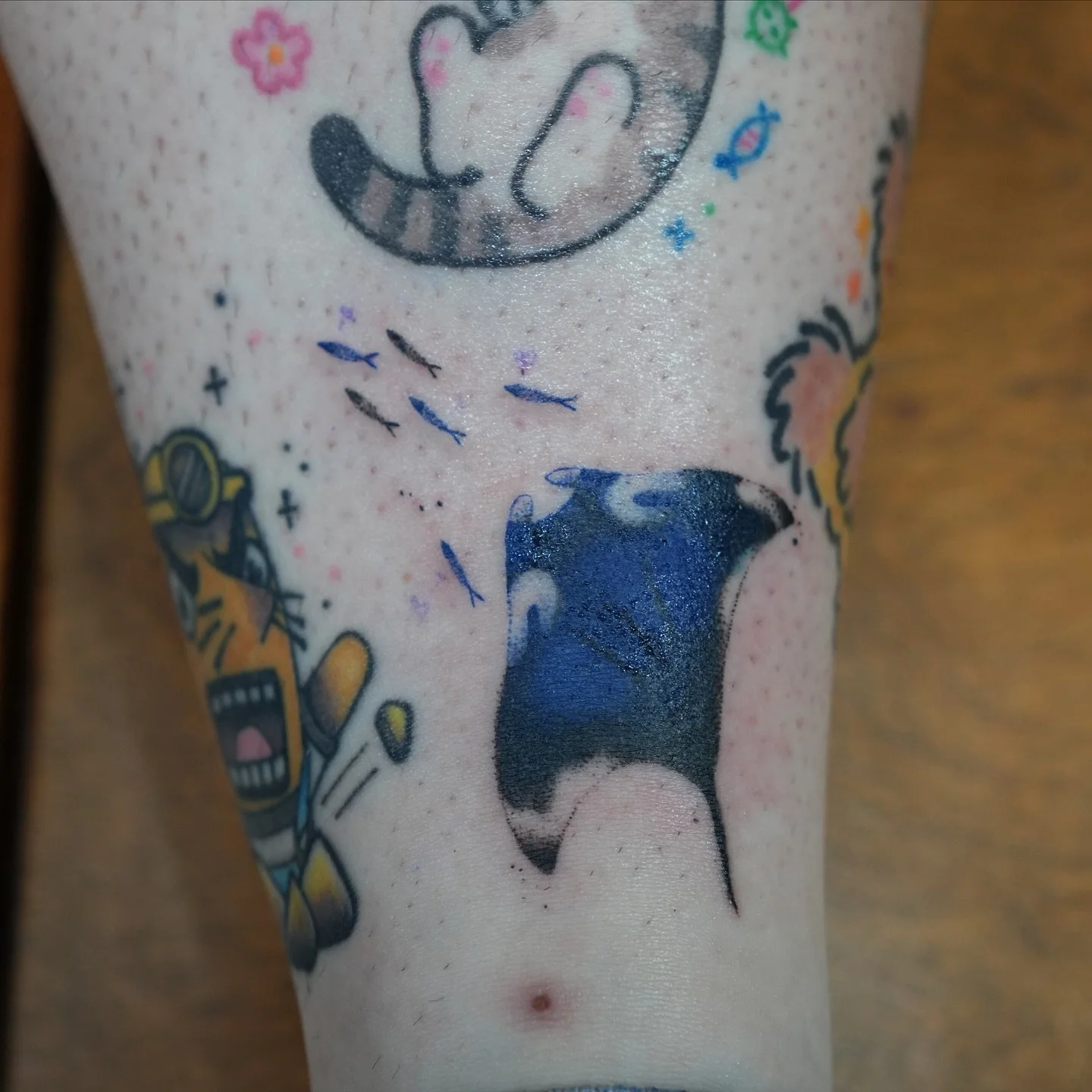 This was a fun coverup challenge on her ankle! Note im the second photo it healed lovelyyy~ Swipe till the end to see what the original piece looked like hehehe~~
Thank you so much for trusting me with this piece! And can’t wait for more proje