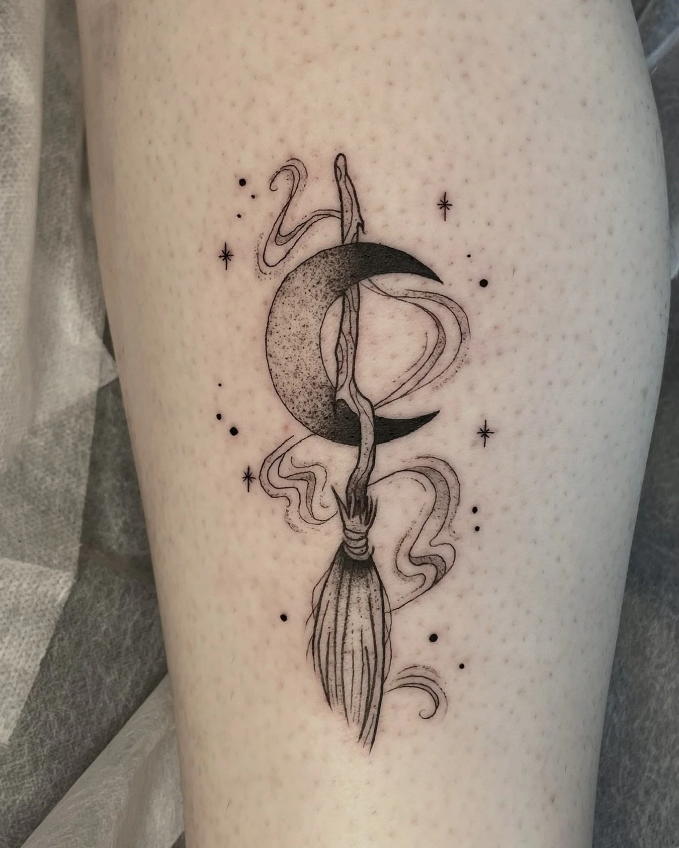 Broom stick with a crescent moon 🌙 
.
.
Artist: @martini.tattoos 
Studio: @obscura.tattoo 
.
.
#tattoos #ottawatattoos #tattooartist #ottawartist #tattooideas #tattooist