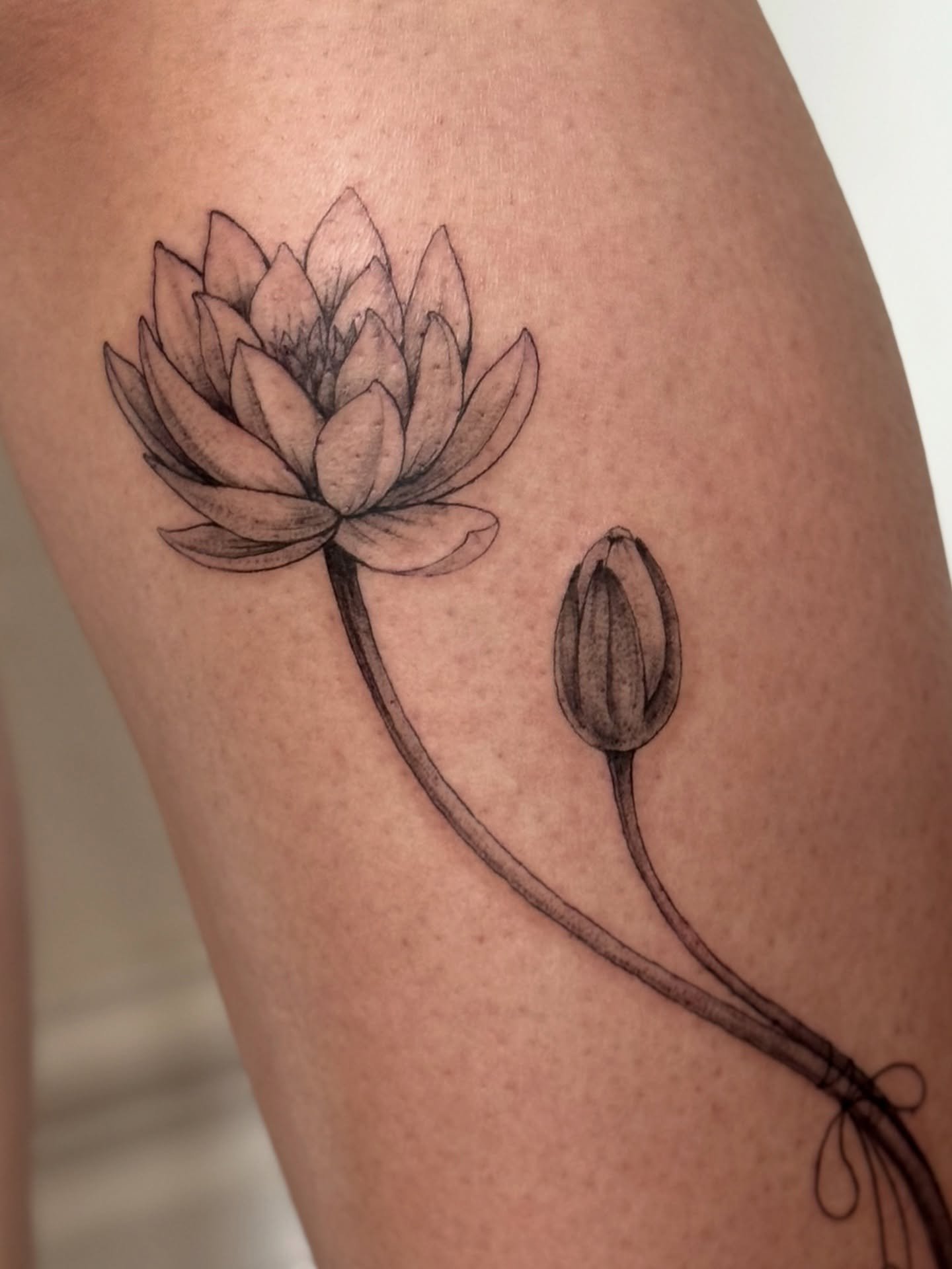 Waterlily July birth flower for Nicole! Thank you so much for your trust 🥰 the placement for this piece is beautiful!!

&bull;&bull;&bull;
For the month of November, I am offering flash pieces ranging from $80-200.

I am only offering these flash pi