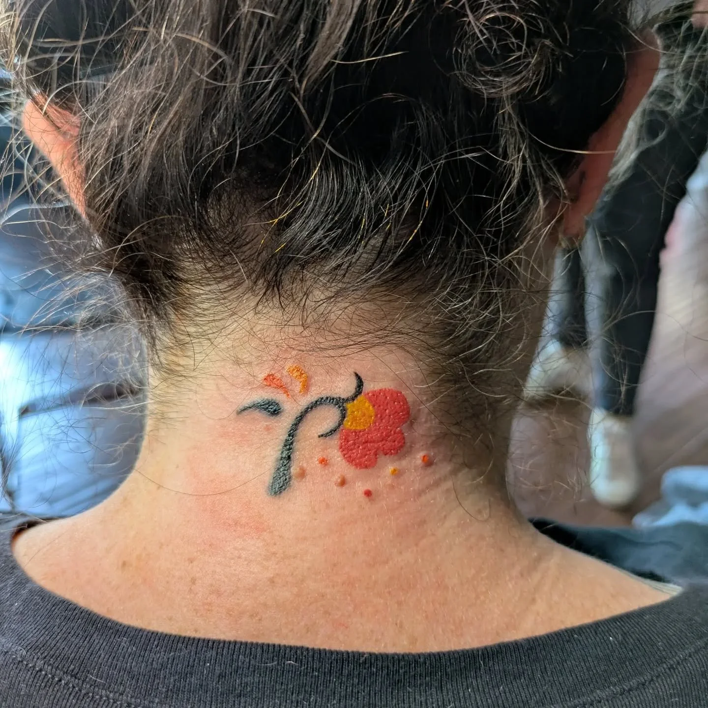 The cutest little rework ever! This was so fun to do 🥰 

In other news, is it Christmas now? 
.
.
.
.
.
.
.
.
#queerart #walkintattoo #colortattoo #colortattoflash #cutetattoo #lesbiantattooartist #obscuratattoo #obscura #sibue #tattooottawa #tattoo