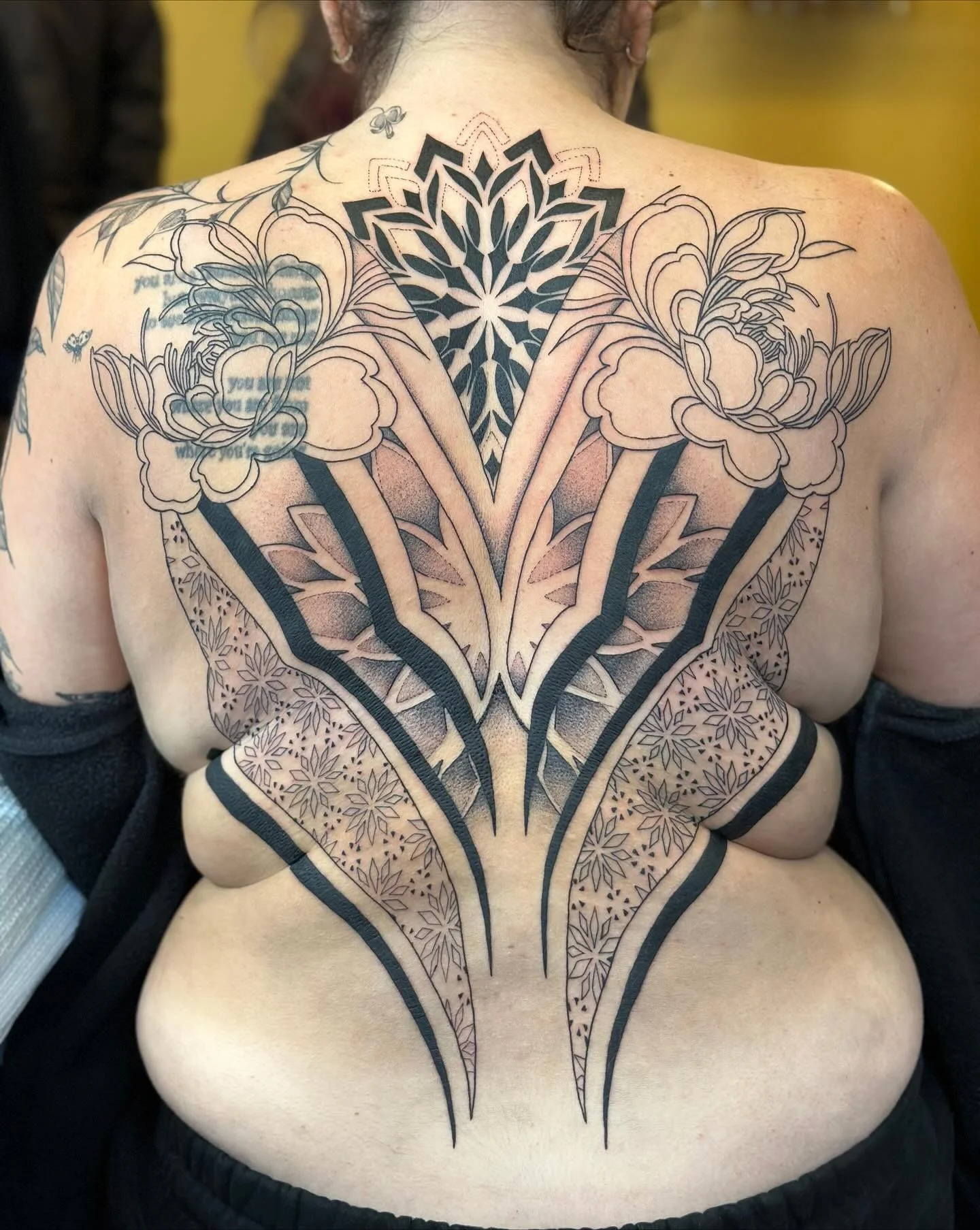 2 day back to back sessions @ottawa_gatineau_tattoo_expo first day 5 hrs, second day 8hrs!! massive shout out to this girl!!! ugh you have been such an amazing light to work with! i cannot wait to finish this and all our other projects! thank you tha