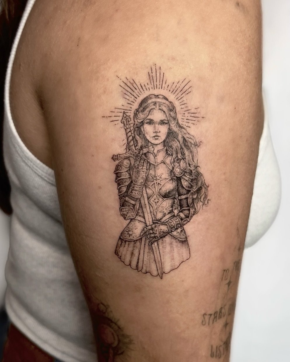 The detail! @airo.tattoo never surprises us with her talent
.
.
.
Artist : @airo.tattoo 
Studio : @obscura.tattoo 
.
.
.
#fineline #blackandgreytattoo #ottawatattoo #obscuratattoo #ottawa #tattooideas