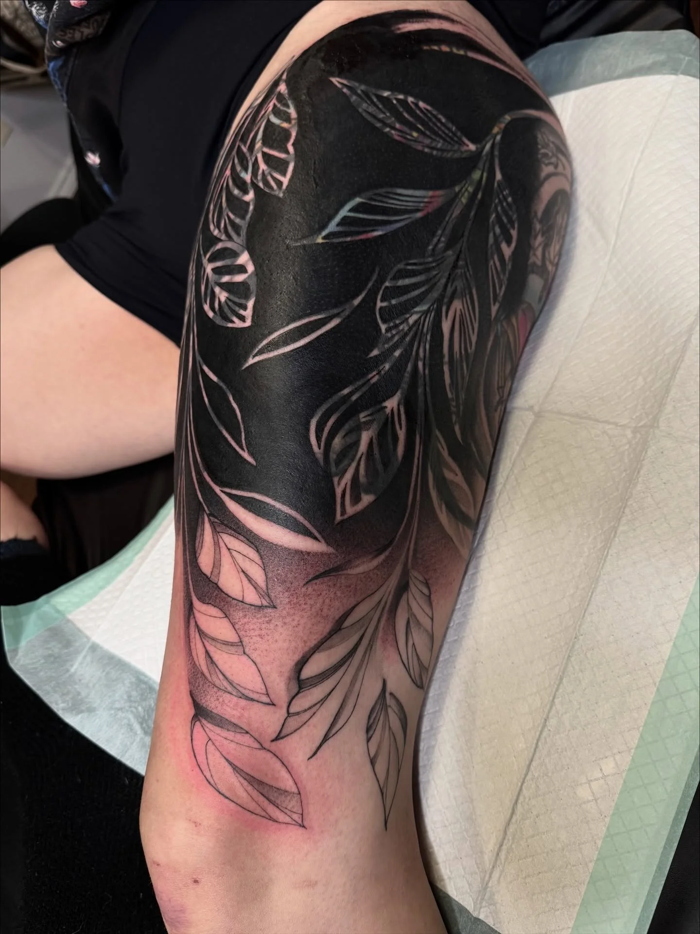 Artistic blackout to transform this old thigh piece into a dark but elegant flowey thigh piece. 

My client wanted to update and refine her 15 year old thigh piece into something that reflected her current self.

We chose bold beautiful blackout with