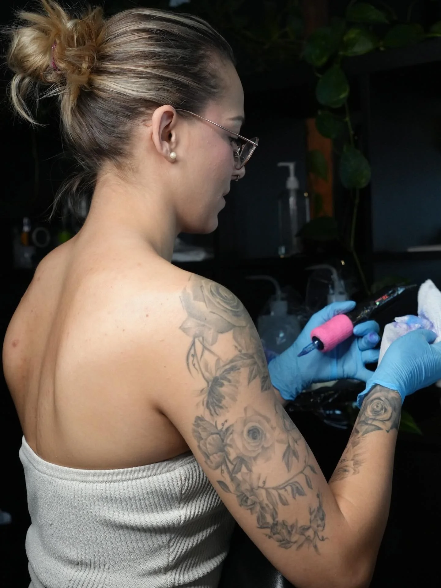 November is almost done ✨
&bull;
Love , friends , family , &amp; tattooing 🫡🥰
&bull;
#darienwrona #ottawatattooartist #femmetattooartist #ottawatattoo #inked