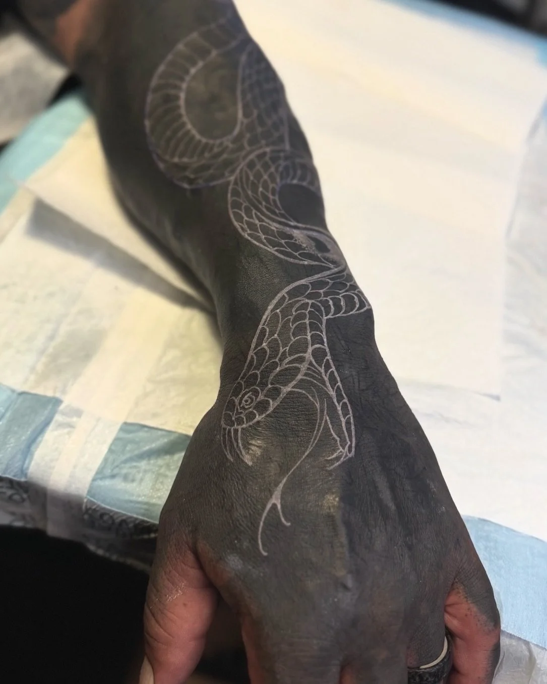 White over black 
By @mariah.landers 
Done @obscura.tattoo 

#blackouttattoo #whiteonblack #whiteandblacktattoo