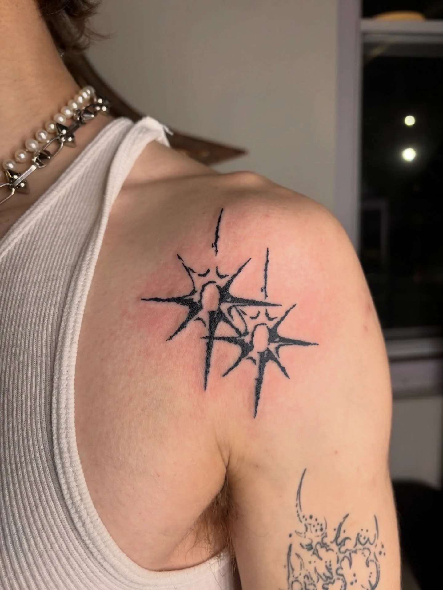 Such a cool addition! Done by @h8horses 
.
.
.
Artist: @h8horses 
Studio: @obscura.tattoo 
.
.
.
#blackwork #tattooidea #ottawatattoo #obscuratattoo