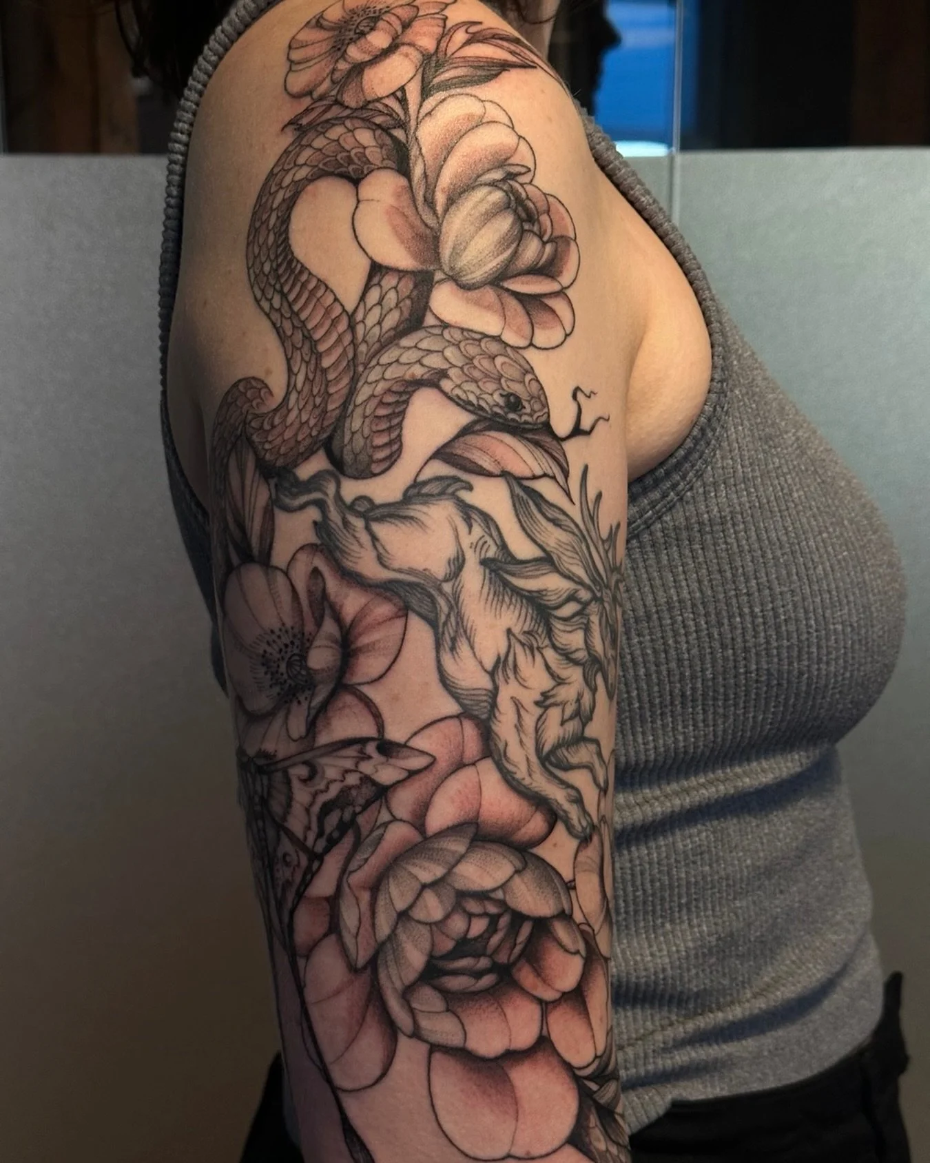Finishing up this beautiful floral/snake sleeve !!🤭 
.
.
.
Artist: @mariah.landers 
Studio: @obscura.tattoo 
.
.
.
#floraltattoo #snaketattoo #blackandgreytattoo #obscuratattoo #ottawatattoo #tattooideas