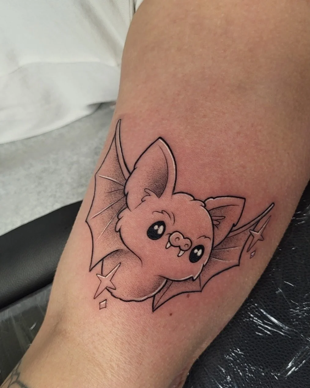 Cutest little bat done by @artbylis 
.
.
.
Artist: @artbylis 
Studio: @obscura.tattoo 
.
.
.
#ottawaartist #obscuratattoo #tattooideas #ottawatattoo