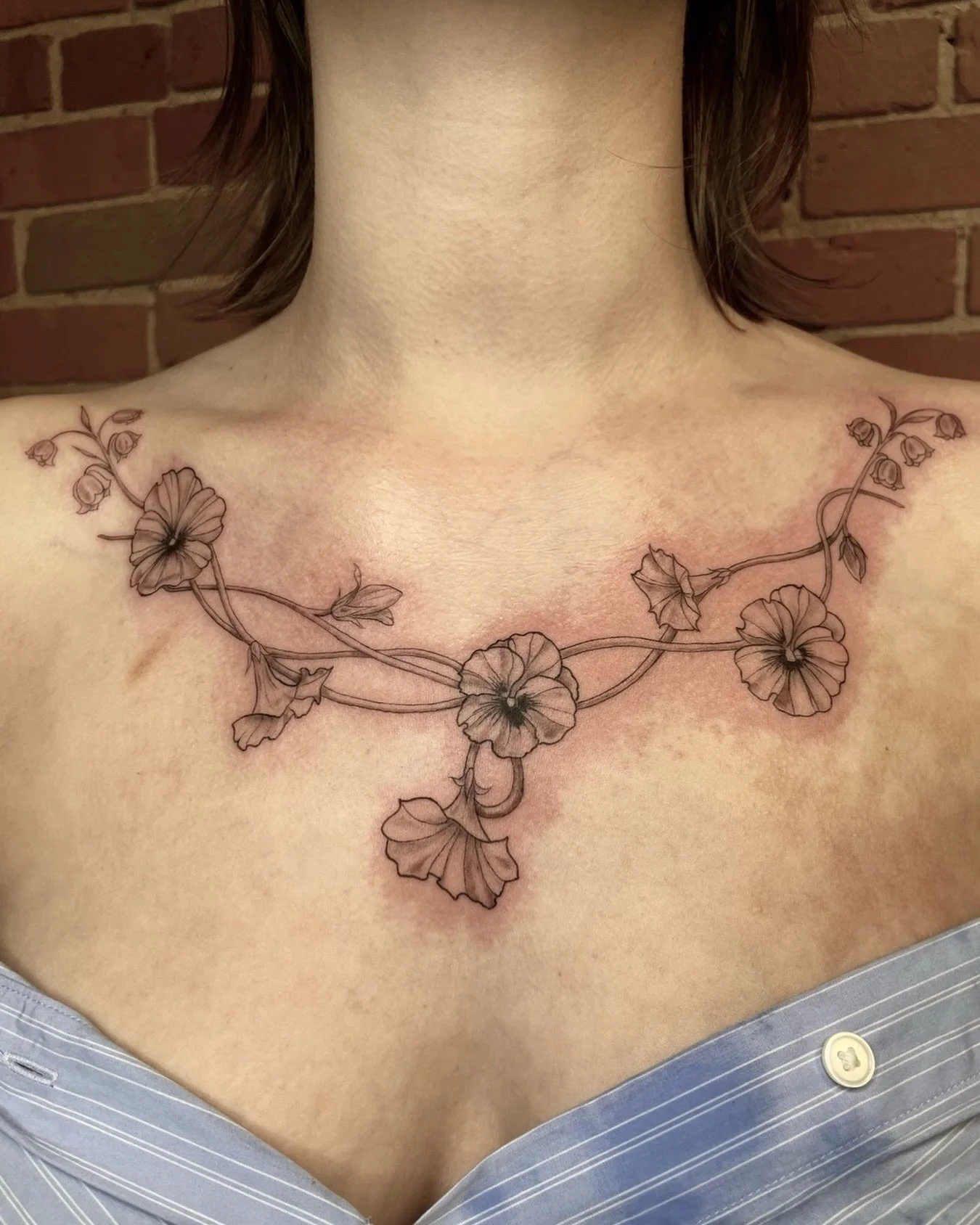 Beautiful floral arrangement on the chest done by @tattoosbyabbeysmith 
.
.
.
Artist: @tattoosbyabbeysmith 
Studio: @obscura.tattoo 
.
.
.
#floraltattoo #finelinetattoo #obscuratattoo #ottawatattoo #tattooideas