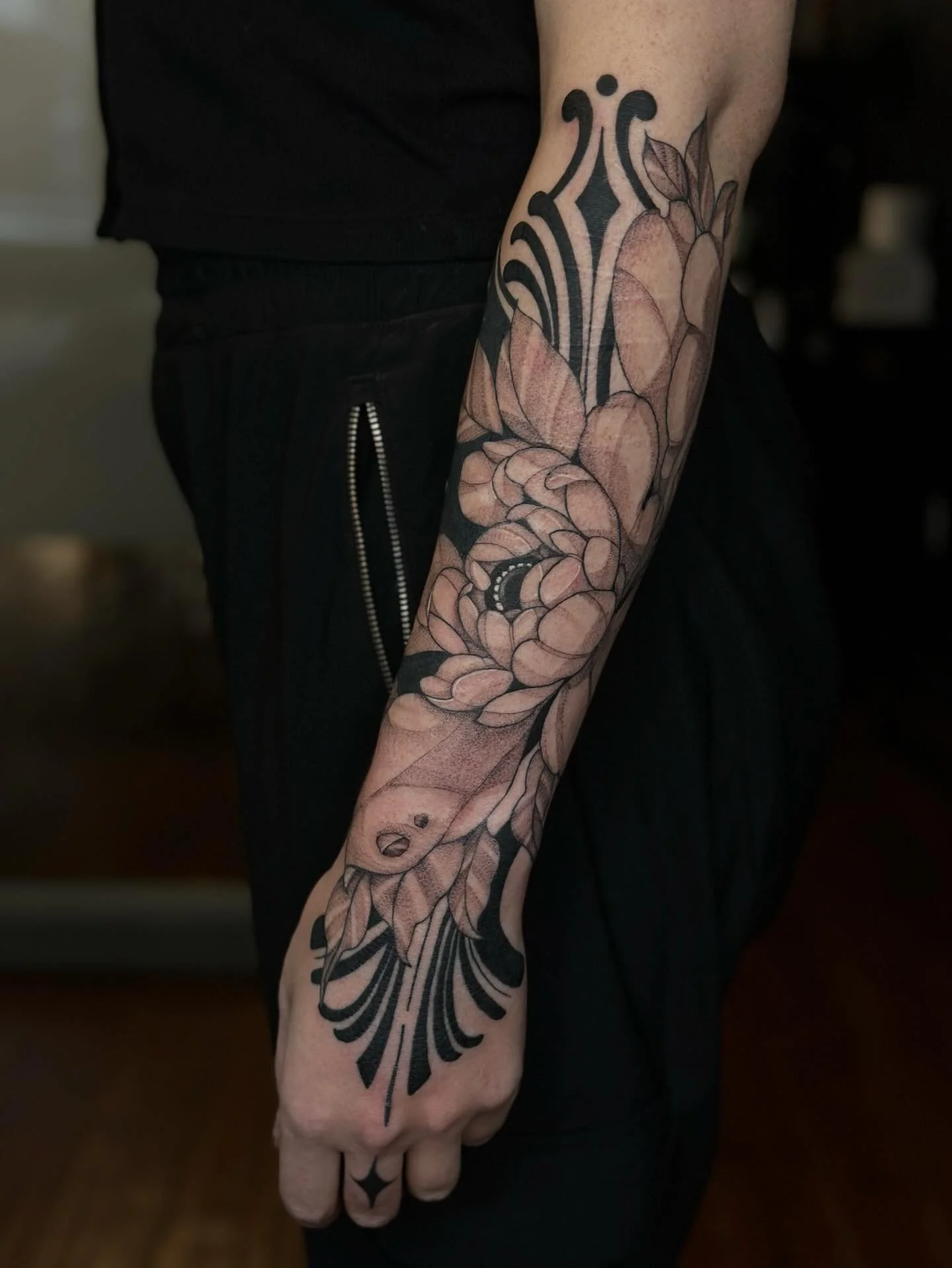 ⟡ half sleeve done in 2 sessions!! massive thank you to Aurora for sitting so well through this!! she&rsquo;s a badass!! (ps. it&rsquo;s also a cover up!)🫶🏼 ⟡ 

⟡ Link in bio to book!!! (more like this pls) :) 

@obscura.tattoo 

#femaletattooartis