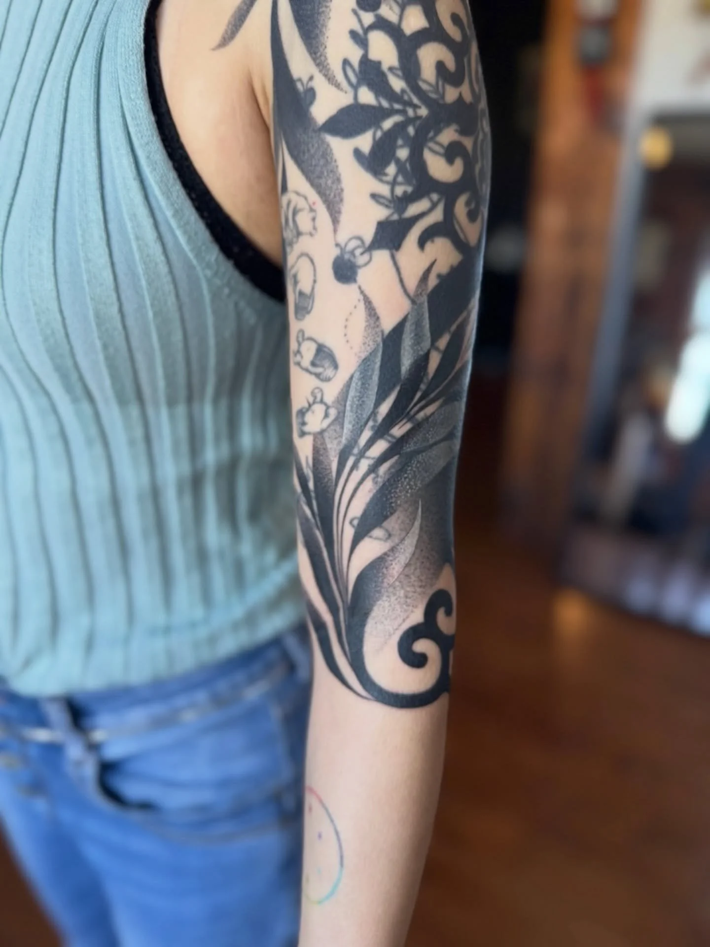 Abstract botanicals and ornamentals for this beautiful layered sleeve by @mariah.landers 🌿
.
.
.
Artist: @mariah.landers 
Studio: @obscura.tattoo 
.
.
.
#ottawatattoo #ottawaartist #obscuratattoo #blackworktattoo #abstractsleeve