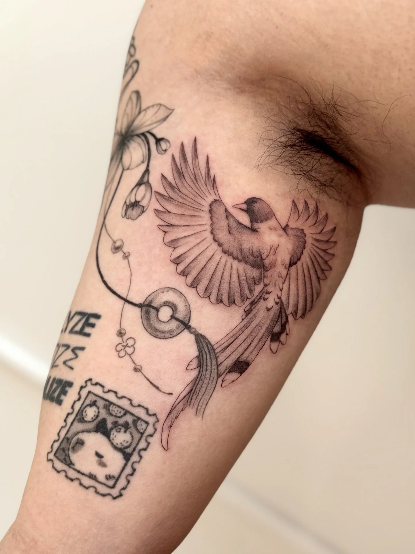 The final addition to this tassel piece! I absolutely loved working on this design and seeing it come together after so many months! Thank you so much @kimberlyteakettle for trusting and coming to me with this beautiful idea 💕 

~ Tassel and flowers