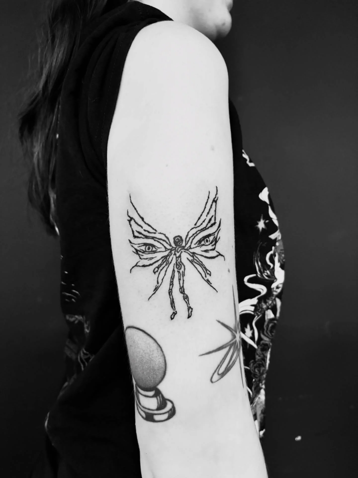 Stunning illustrative blackwork by @h8horses 
.
.
.
Artist: @h8horses 
Studio: @obscura.tattoo 
.
.
.
#ottawaartist #ottawatattoo #obscuratattoo #blackworktattoo #illustrativeblackwork