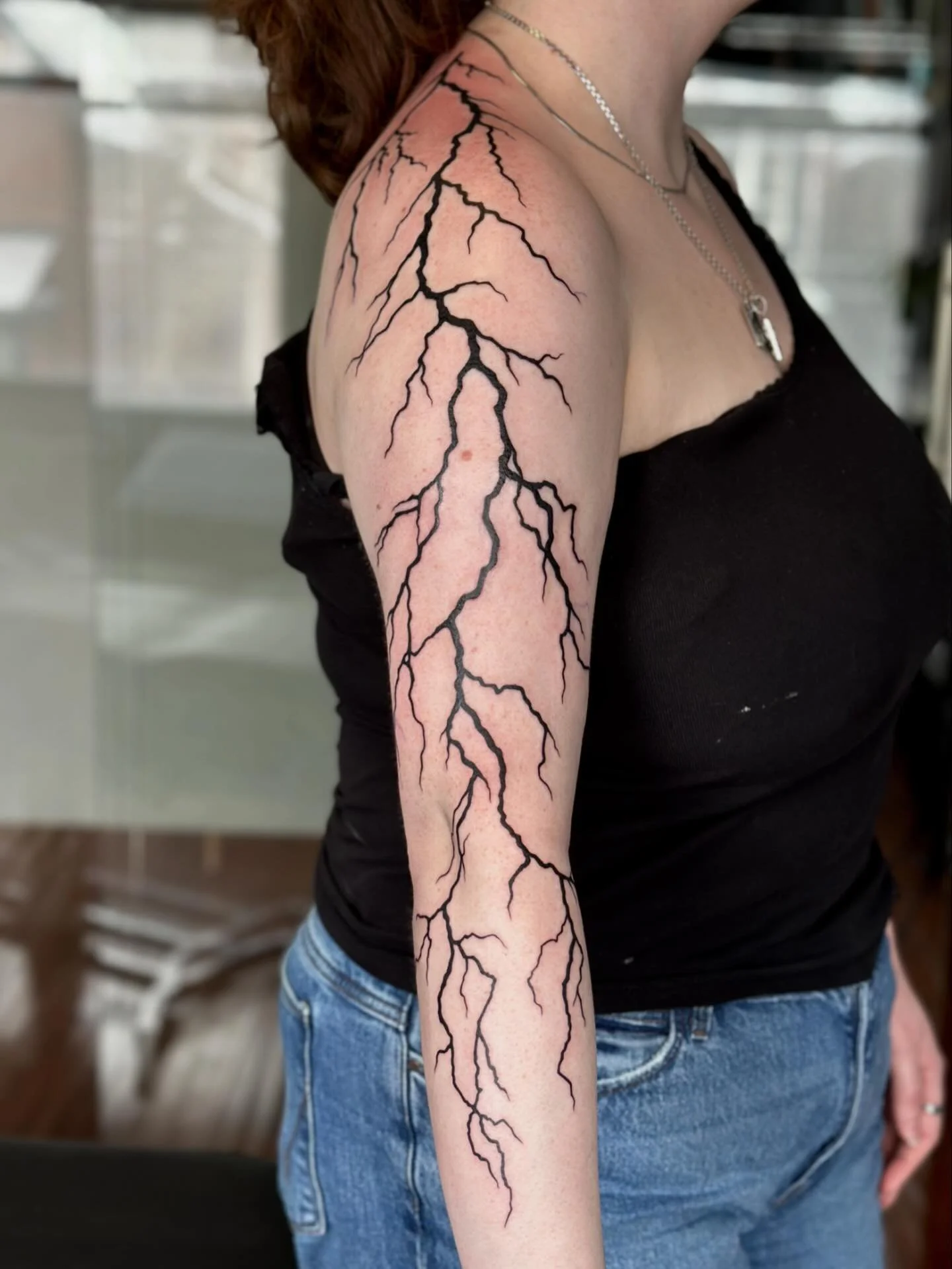 ⟡ 3 hours later! thank you for such an enjoyable session !! more lightning pls ⟡ 

⟡ Link in bio to book!! 

@obscura.tattoo 

#femaletattooartist #blackwork #lightningtattoo #ottawatattoo #tattoo