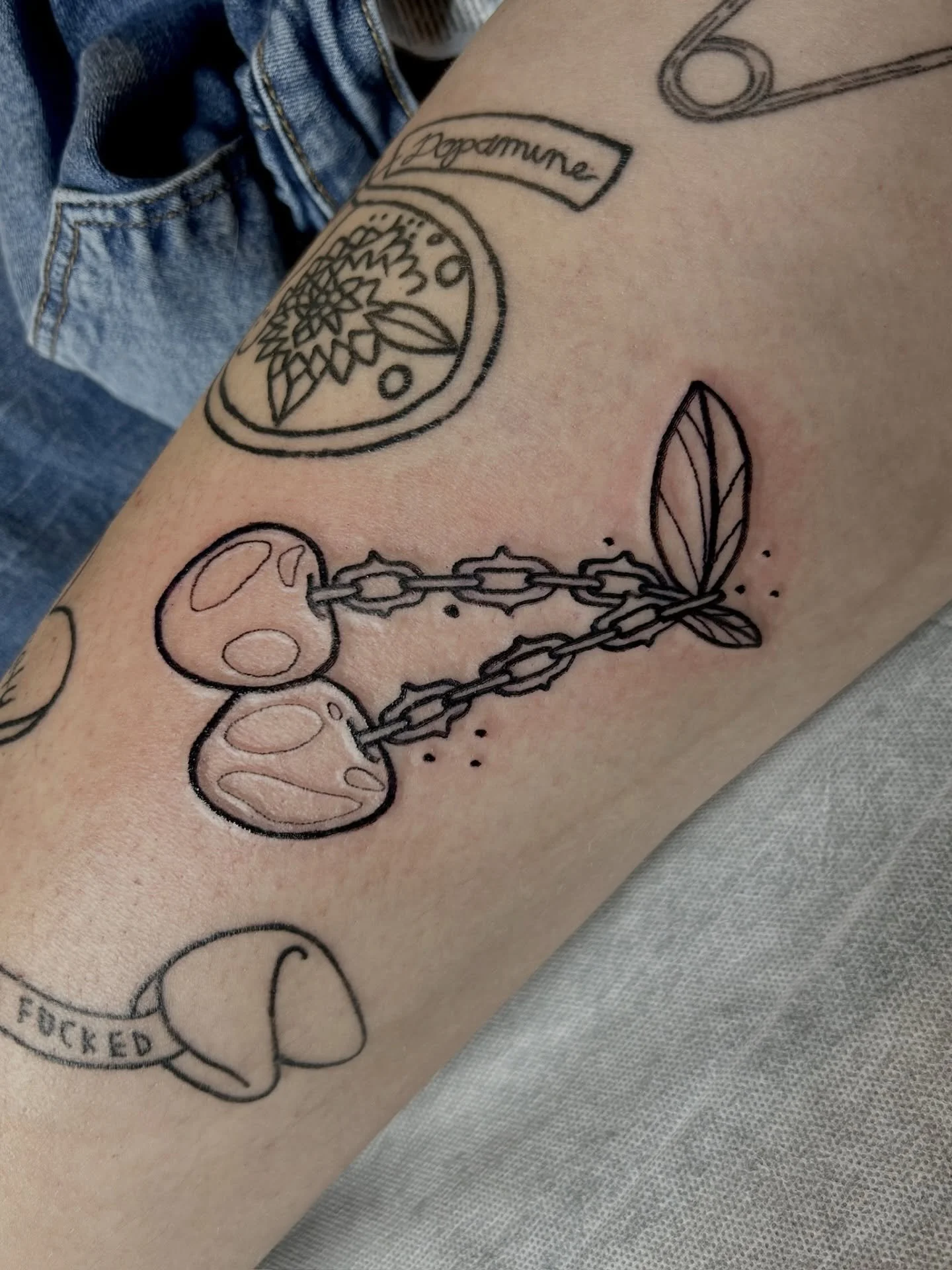Chained together 🍒
.
.
.
Artist: @harveyztattooz 
Studio: @obscura.tattoo 
.
.
.
#ottawaartist #ottawatattoo #obscuratattoo #cherrytattoo #chaintattoo