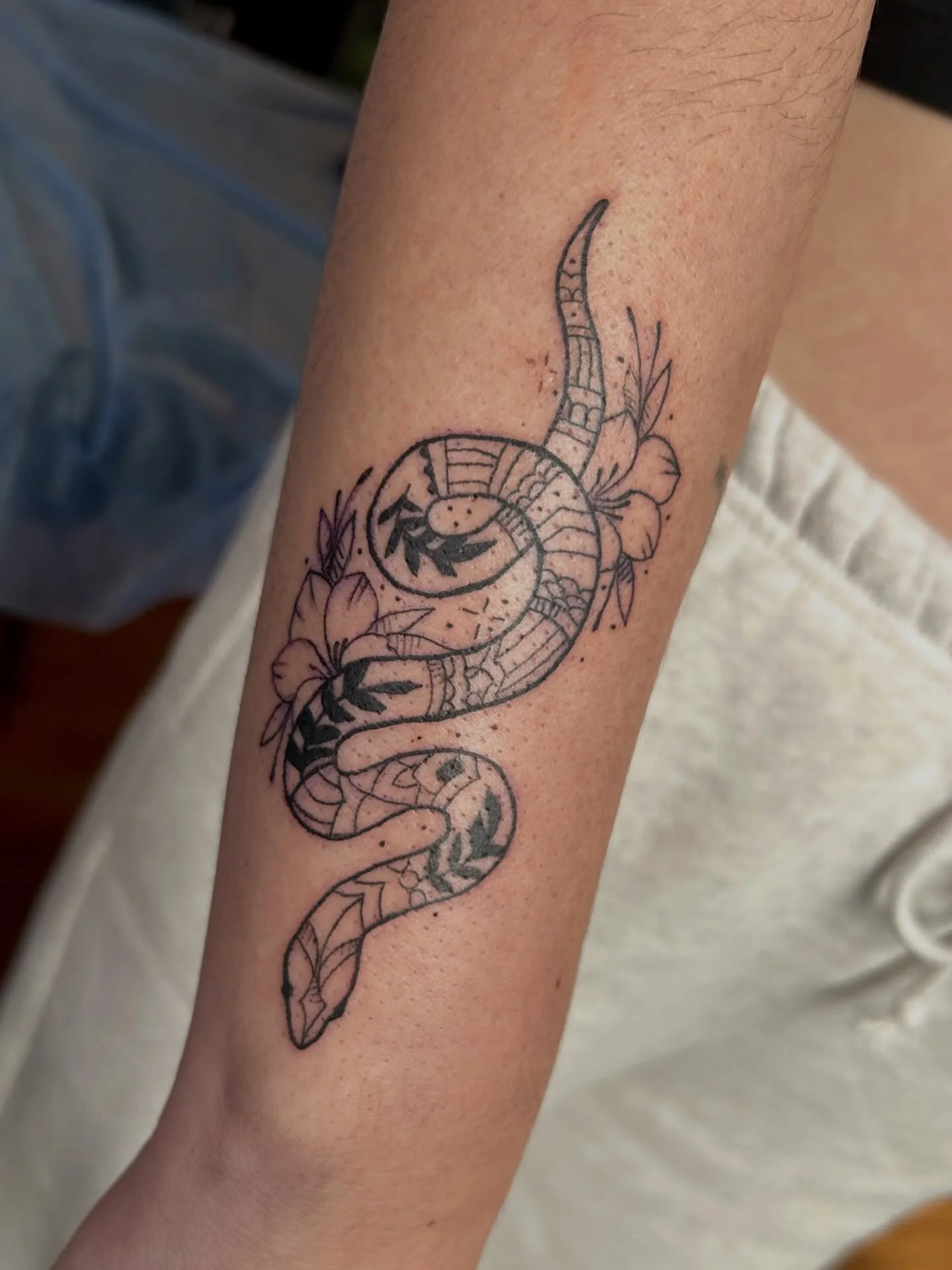 Bring me all your small tattoo ideas! 😊

@obscura.tattoo 
@anarchy_tattoo_supplies 
@emalla.canada 
@kwadron 

#smalltattoos #finelinetattoos #tattooideas #tattooflash #walkintattoo