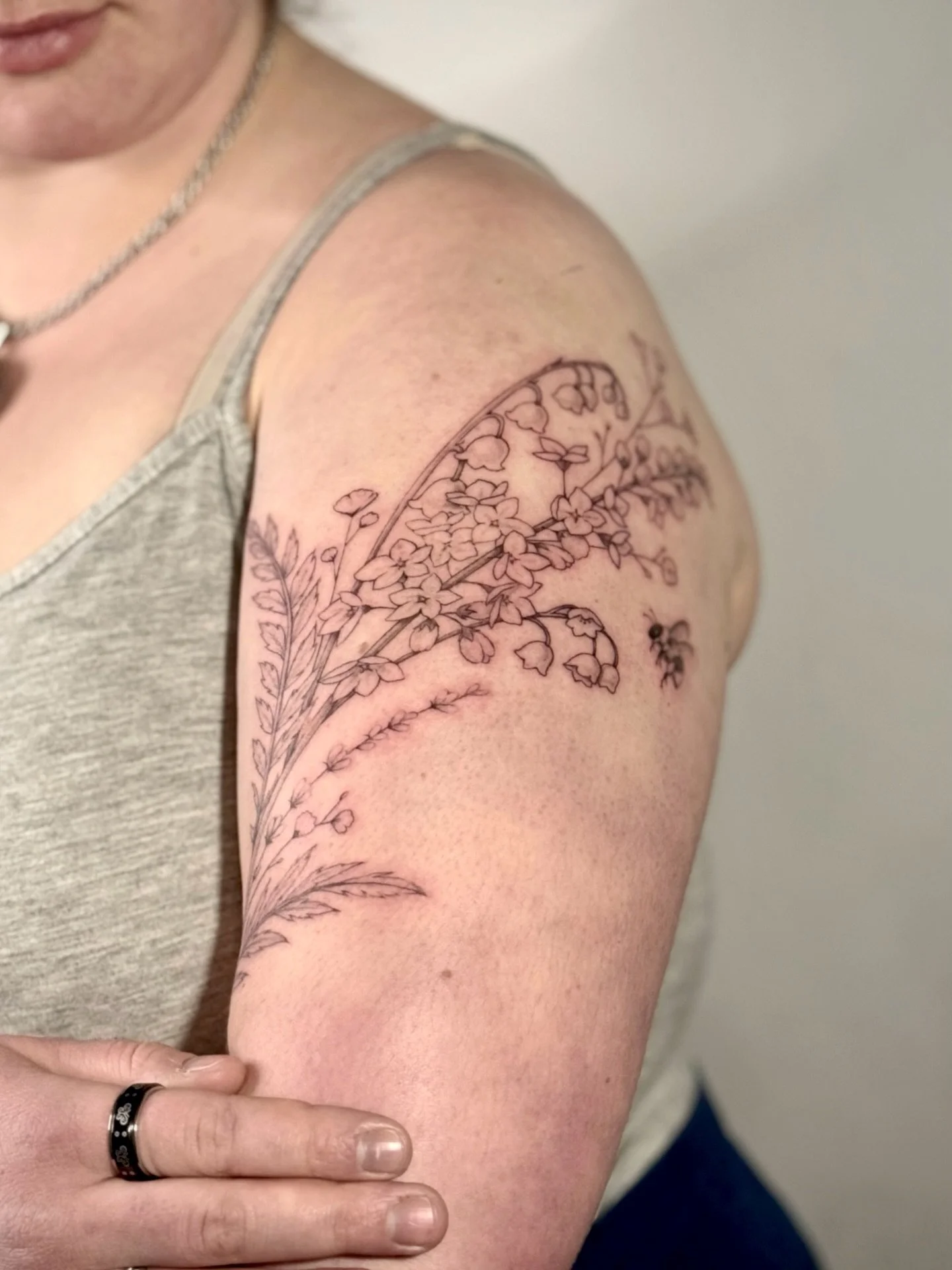 Special flower arrangement for Tait&rsquo;s birthday 🥳🪻~ to be continued!
Thank you again for your trust, I can&rsquo;t wait to finish the shading for you!

&bull;&bull;
To book a session with me, please contact me at 
gettattooed@obscura613.com or