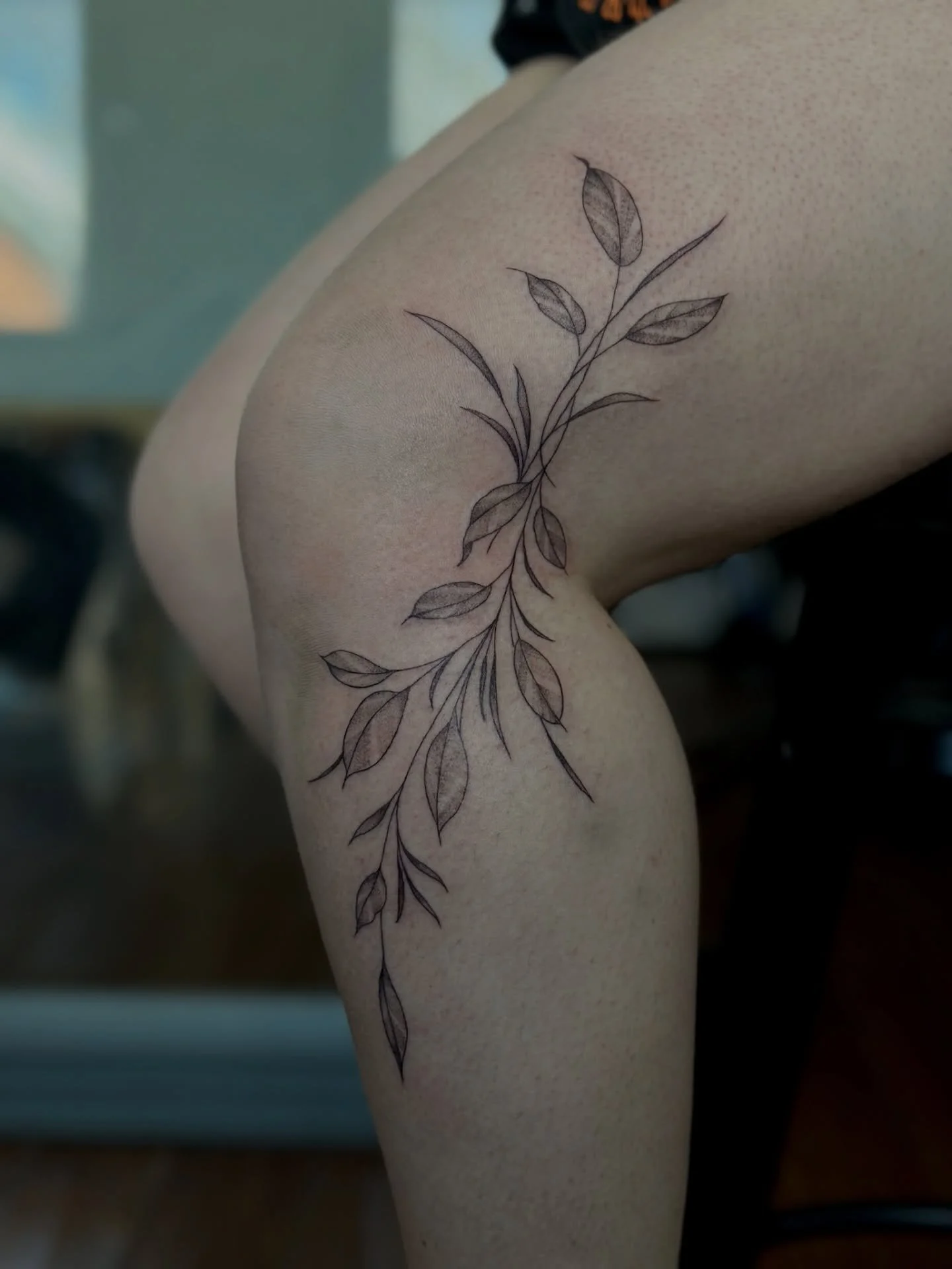 leaf tattoo by @artbyrobs 🌿🍃
.
.
.
Artist: @artbyrobs
Studio: @obscura.tattoo
.
.
.
#ottawaartist #ottawatattoo #obscuratattoo #leaftattoo