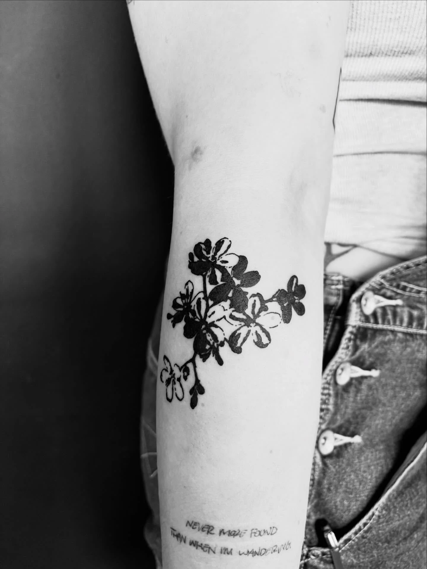 It&rsquo;s always a good day when I get to do a flash piece 😎

I&rsquo;m booking Jan/Feb! Dm or email to book!
.
.
.
.
.
.
.
.
#tattoos #tattooartist #ottawatattoos #ottawatattooartist #flowertattoo