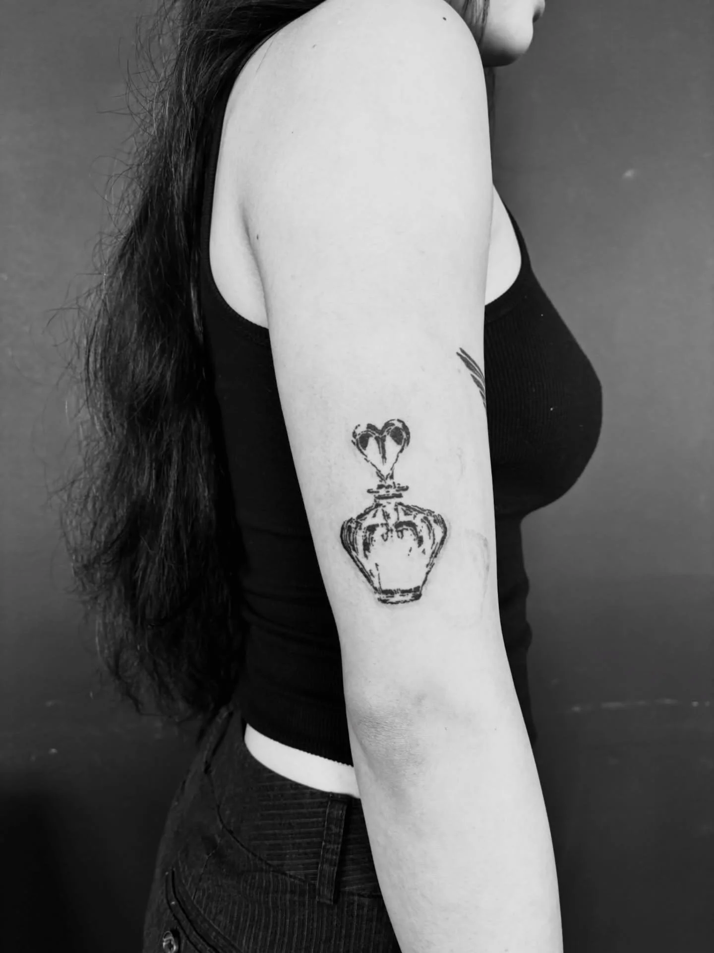 Potion Tattoo 🧪🖤
.
.
.
Artist: @h8horses 
Studio: @obscura.tattoo 
.
.
.
#ottawaartist #ottawatattoo #obscuratattoo #potiontattoo #armtattoo