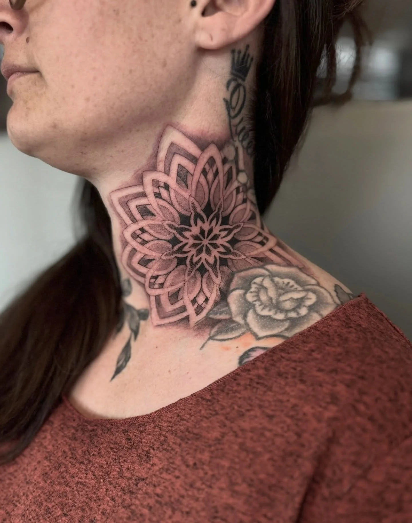 Soft dot work mandala in the neck by @mariah.landers 🖤
.
.
.
Artist: @mariah.landers 
Studio: @obscura.tattoo 
.
.
.
#ottawatattoo #ottawaartist #obscuratattoo #necktattoo