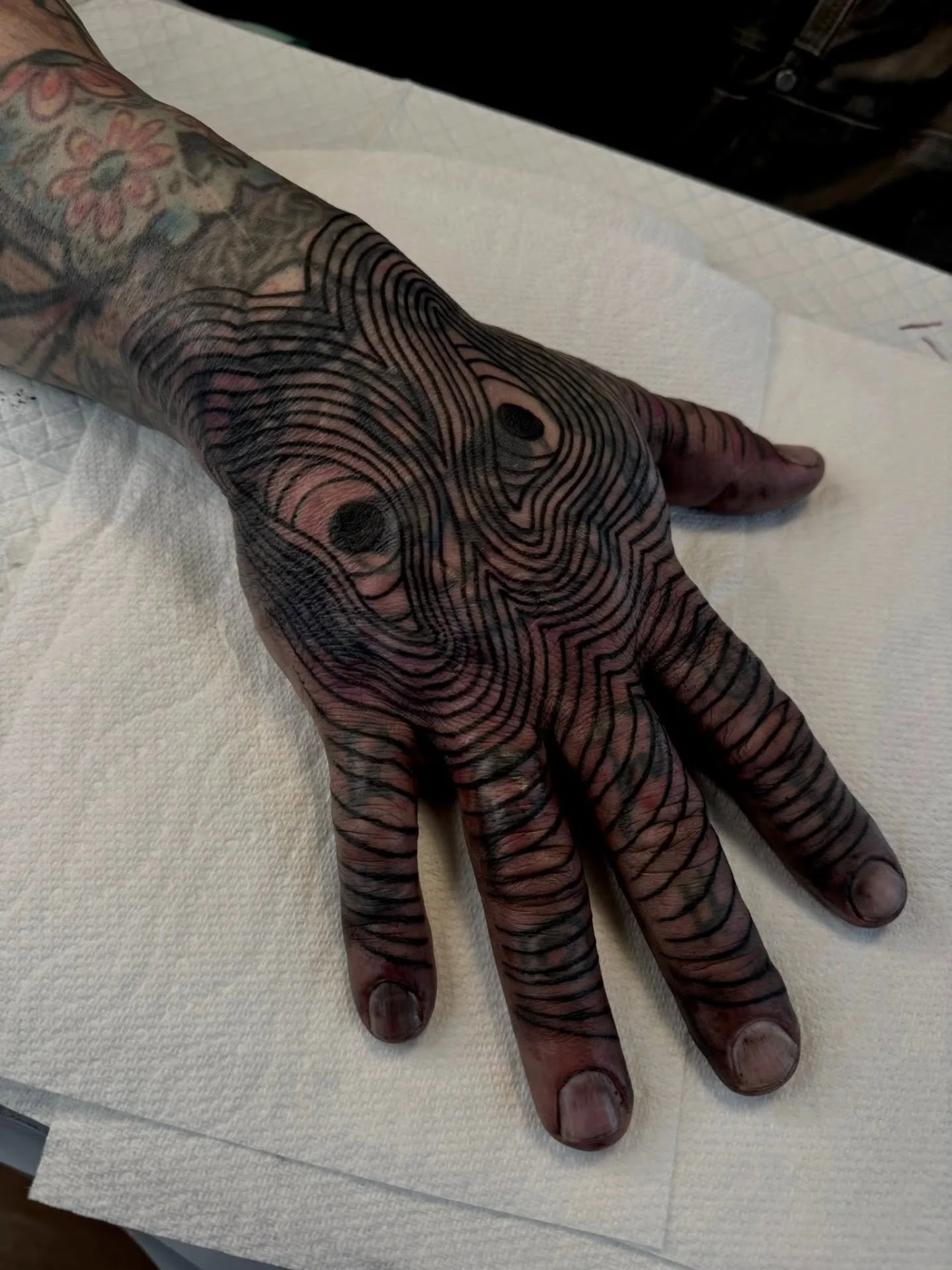 Spiral Hand Coverup by @mariah.landers 🖤
.
.
.
Artist: @mariah.landers 
Studio: @obscura.tattoo 
.
.
.
#ottawaartist #ottawatattoo #obscuratattoo #handtattoos #coveruptattoo