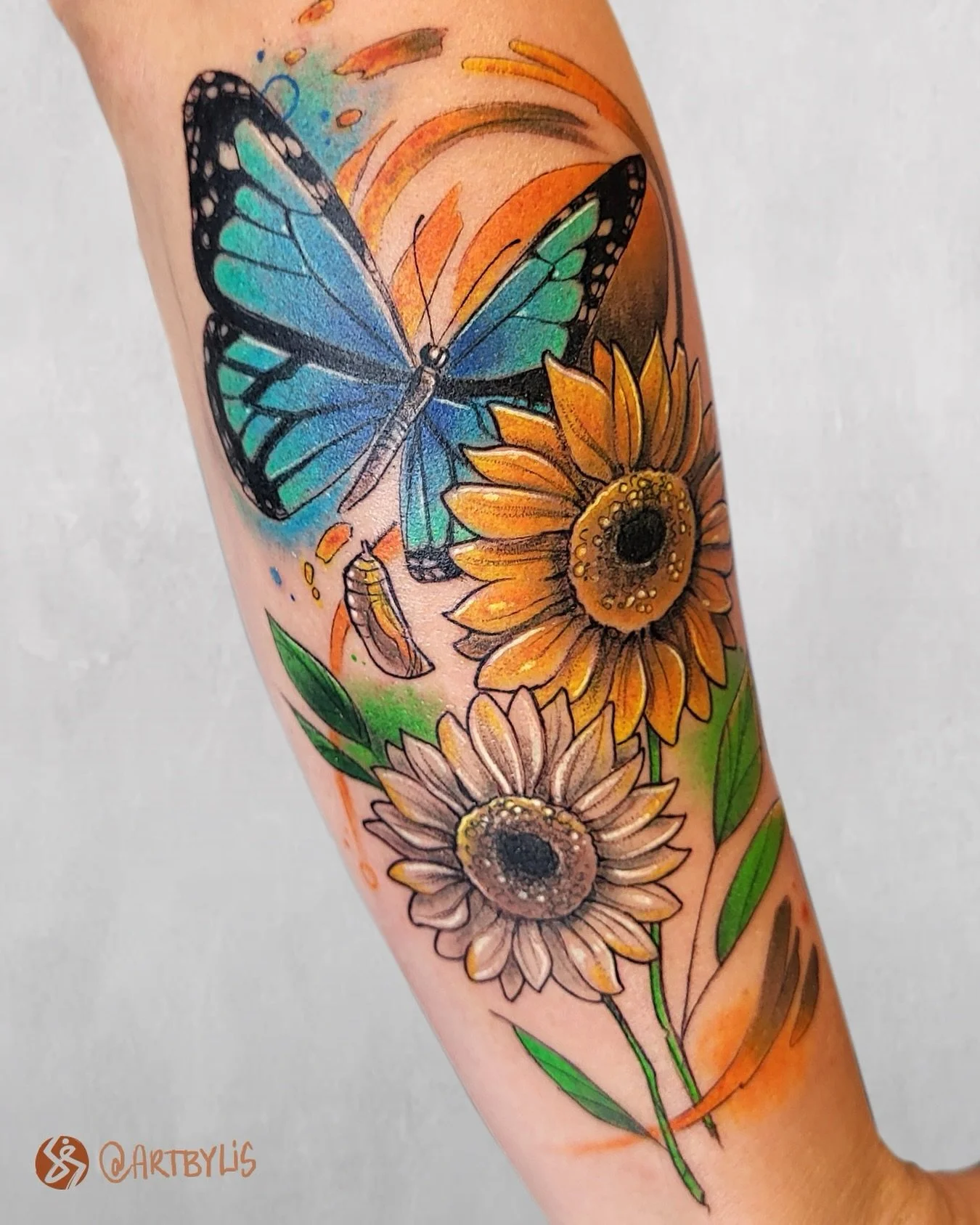 Sunflowers &amp; Butterflies 🦋🌻
.
.
.
Artist: @artbylis 
Studio: @obscura.tattoo 
.
.
.
#ottawaartist #ottawatattoo #obscuratattoo #sunflowertattoo #butterflytattoo