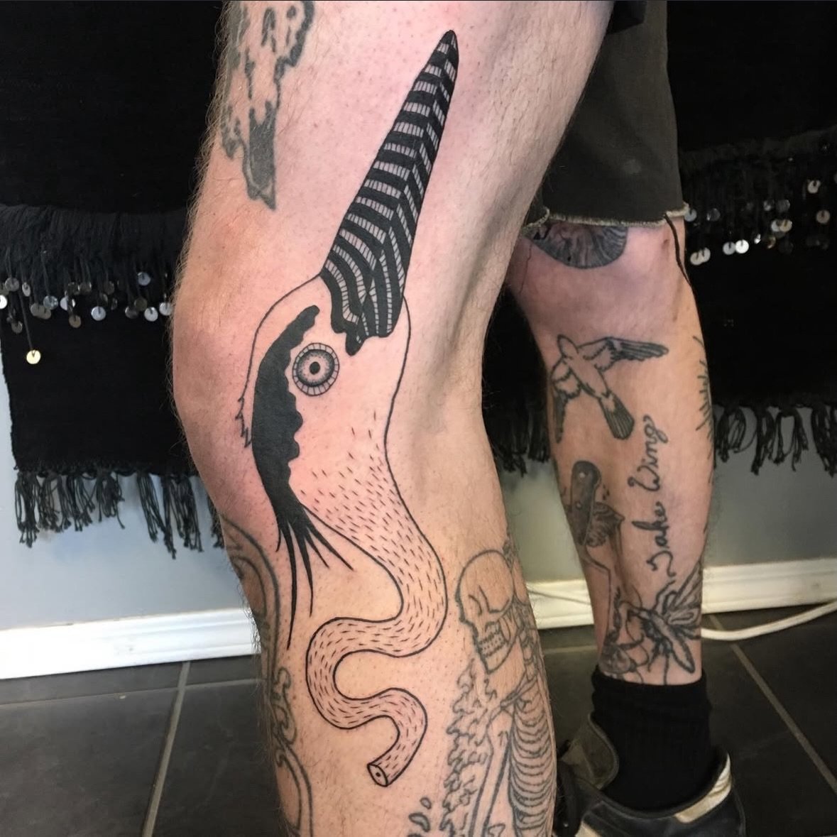 Cool Bird Head Piece by @yannyannnnn 🦅
.
.
.
Artist: @yannyannnnn 
Studio: @obscura.tattoo 
.
.
.
#ottawatattoo #ottawaartist #obscuratattoo #blackwork #linework