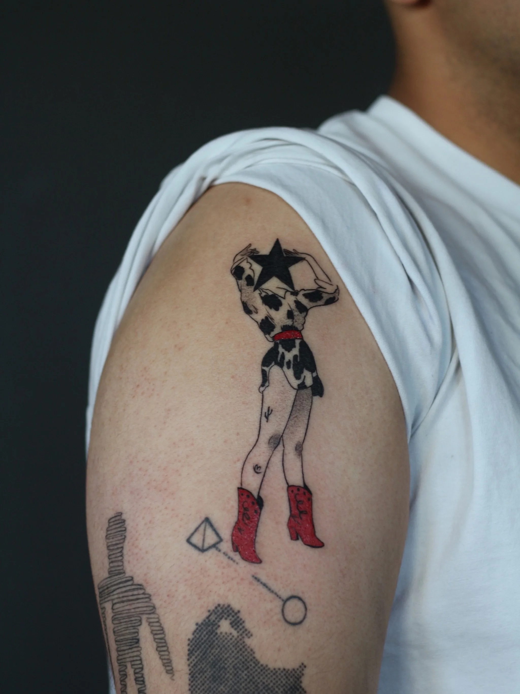 Cowgirl by @stephsta2s 🐄🤠❤️
.
.
.
Artist: @stephsta2s 
Studio: @obscura.tattoo 
.
.
.
#ottawaartist #ottawatattoo #obscuratattoo #illustrativetattoo #fineline